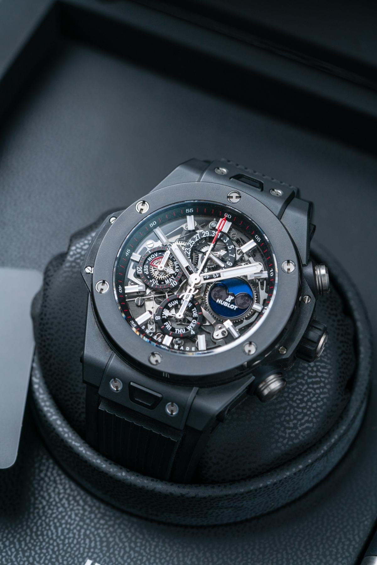 May be an image of wrist watch and text that says ' 만 만체리 10 SUN HUBLOT H กม'