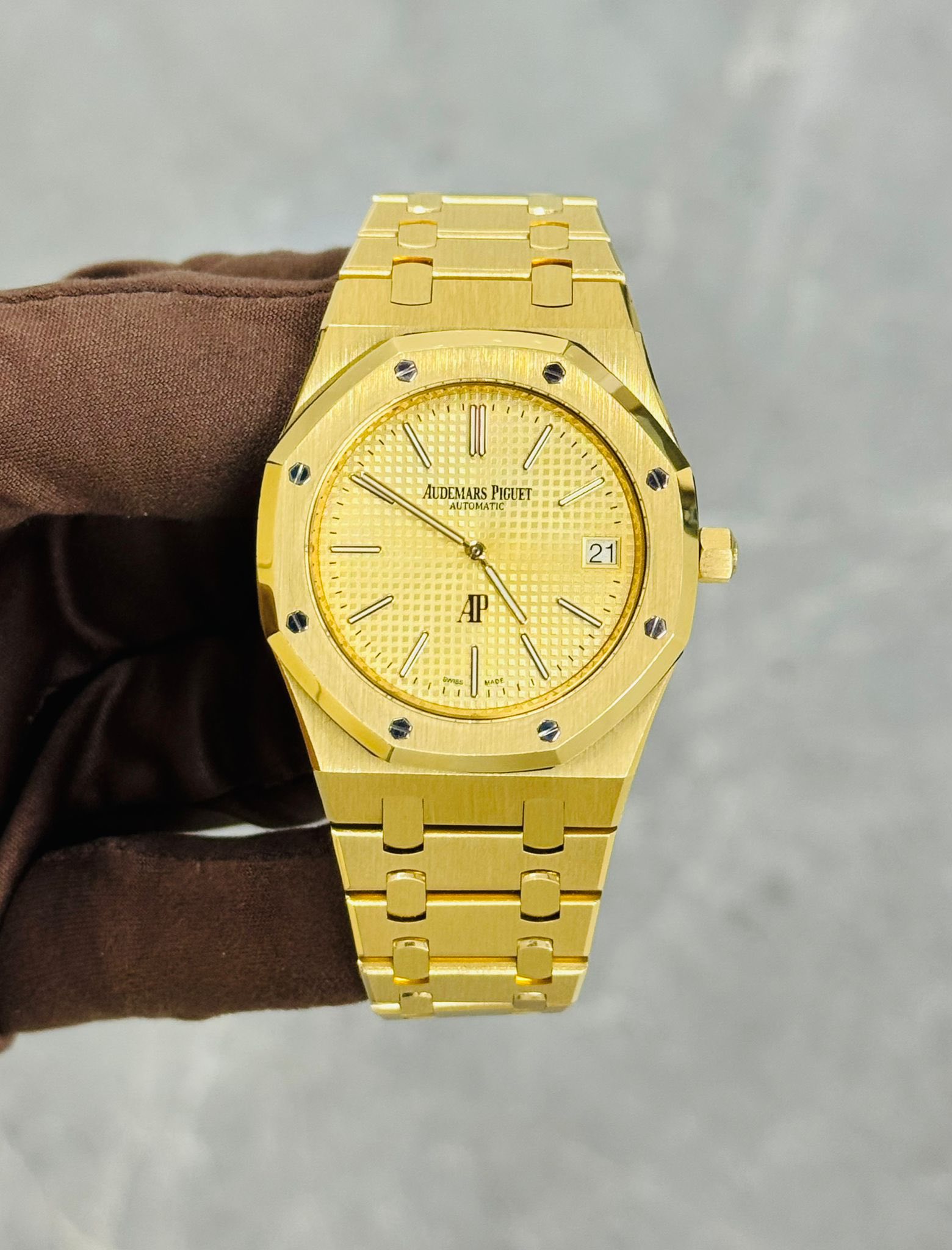 May be an image of wrist watch and text that says 'I0 AUDEMARS PIGUET ALITOMATIC UTOM 21 I ዋ ١'