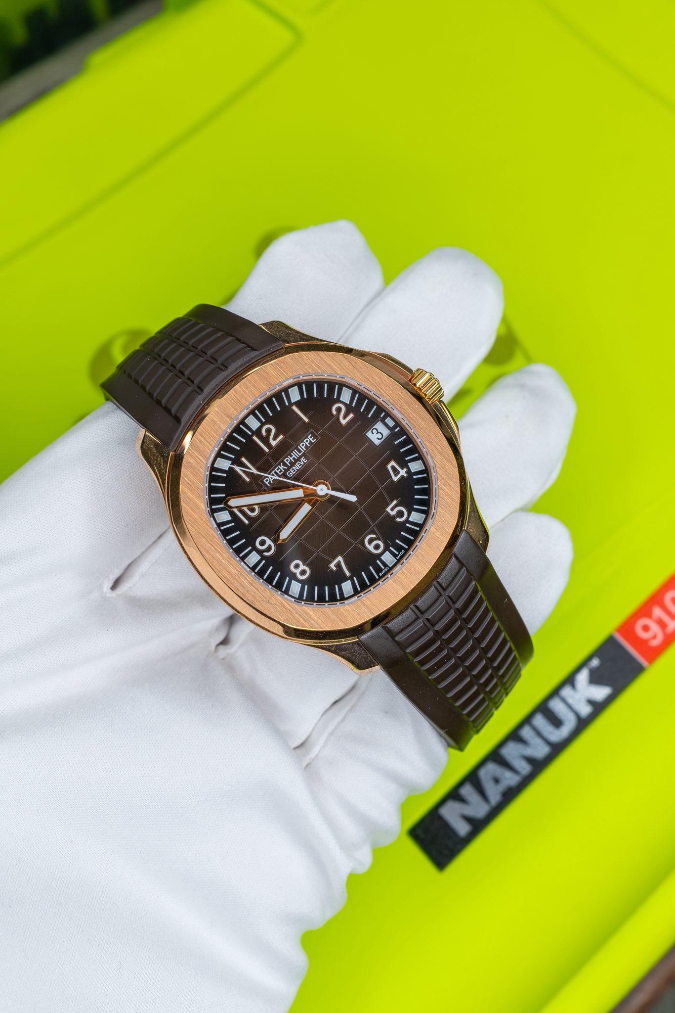 May be an image of wrist watch and text that says '2 3 i2 HILIPP PPE 2 N EX GENEVE اغخب NEV PAL P ၈ 8 5 6 ٨ 91 NANUK ONLURE'