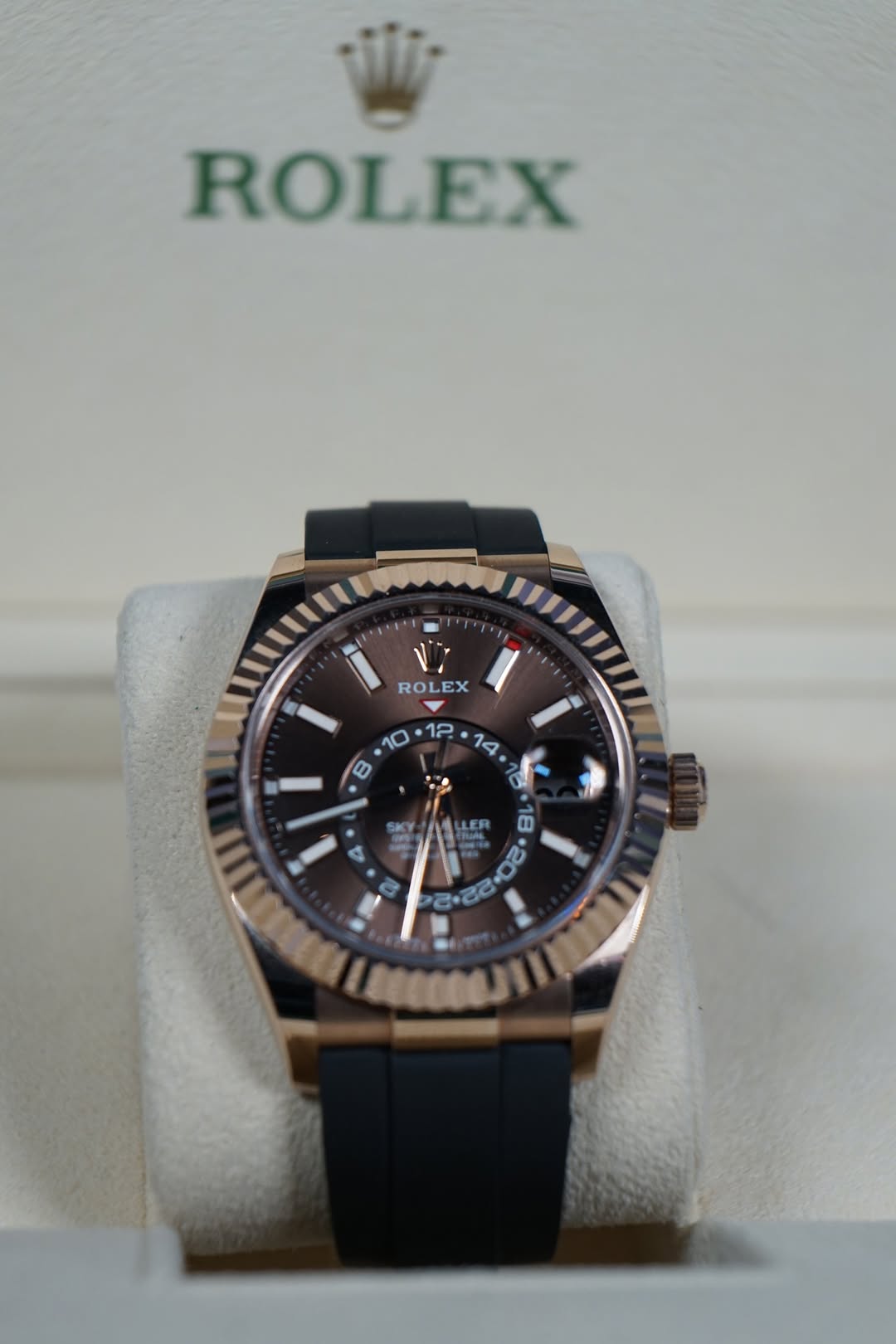 May be an image of wrist watch and text that says 'ROLEX را ل١ ROLEX 12 14 - I 0 10 8 pOи נעהים'