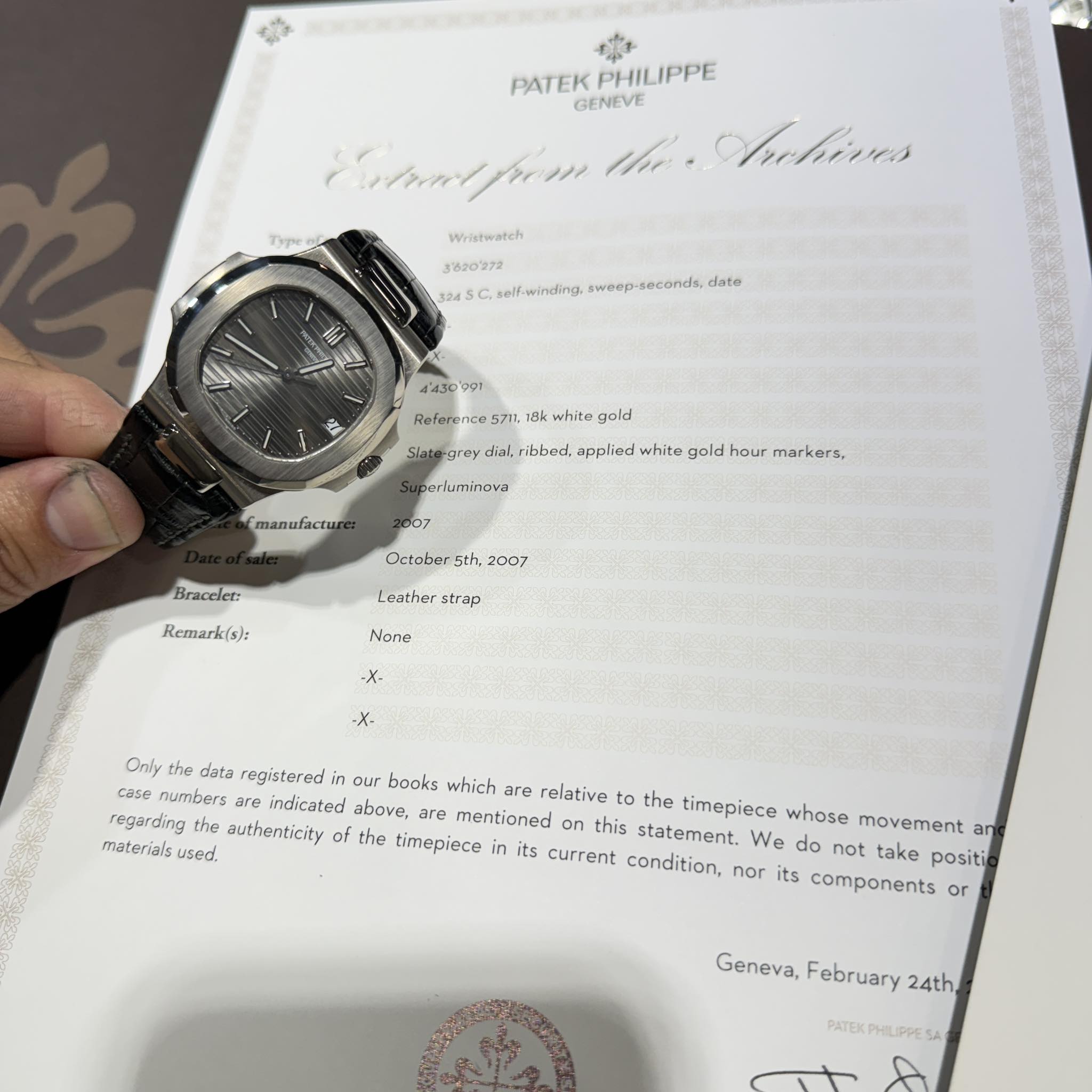 May be an image of wrist watch and text that says 'PATEK PHILIPPE GENEVE intolfiom from thế. Awhives Typee Wriatwatch 3520'972 324 elfwinding, sweep-seconds. data ALI 4'430…