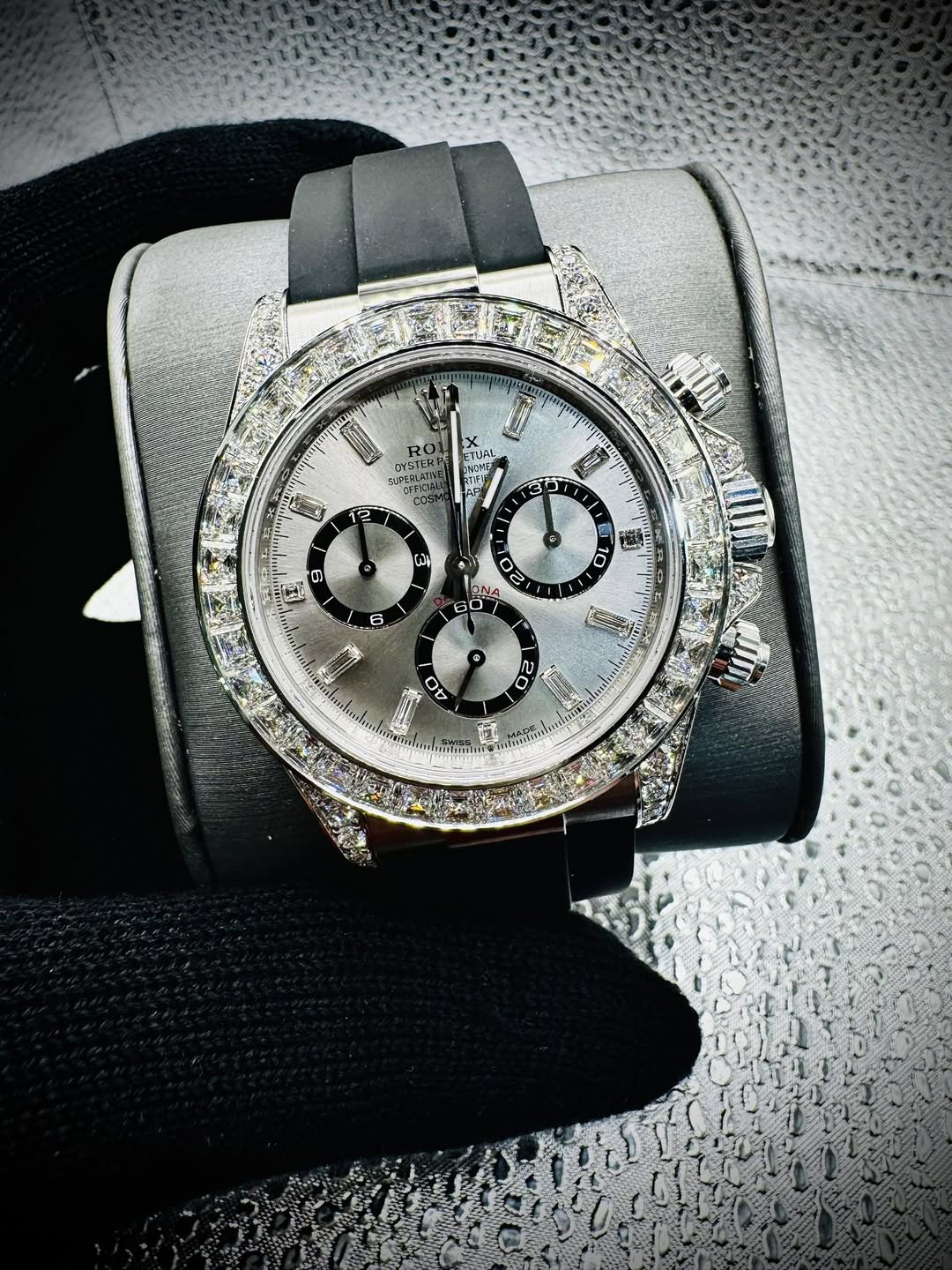 May be an image of wrist watch and text that says 'OSTER CYSTR ፊየዮ 12 1 2 الب の 원 G T ن 0 FE O 3 0 גמם 60 60 6 M ® OV n 20'