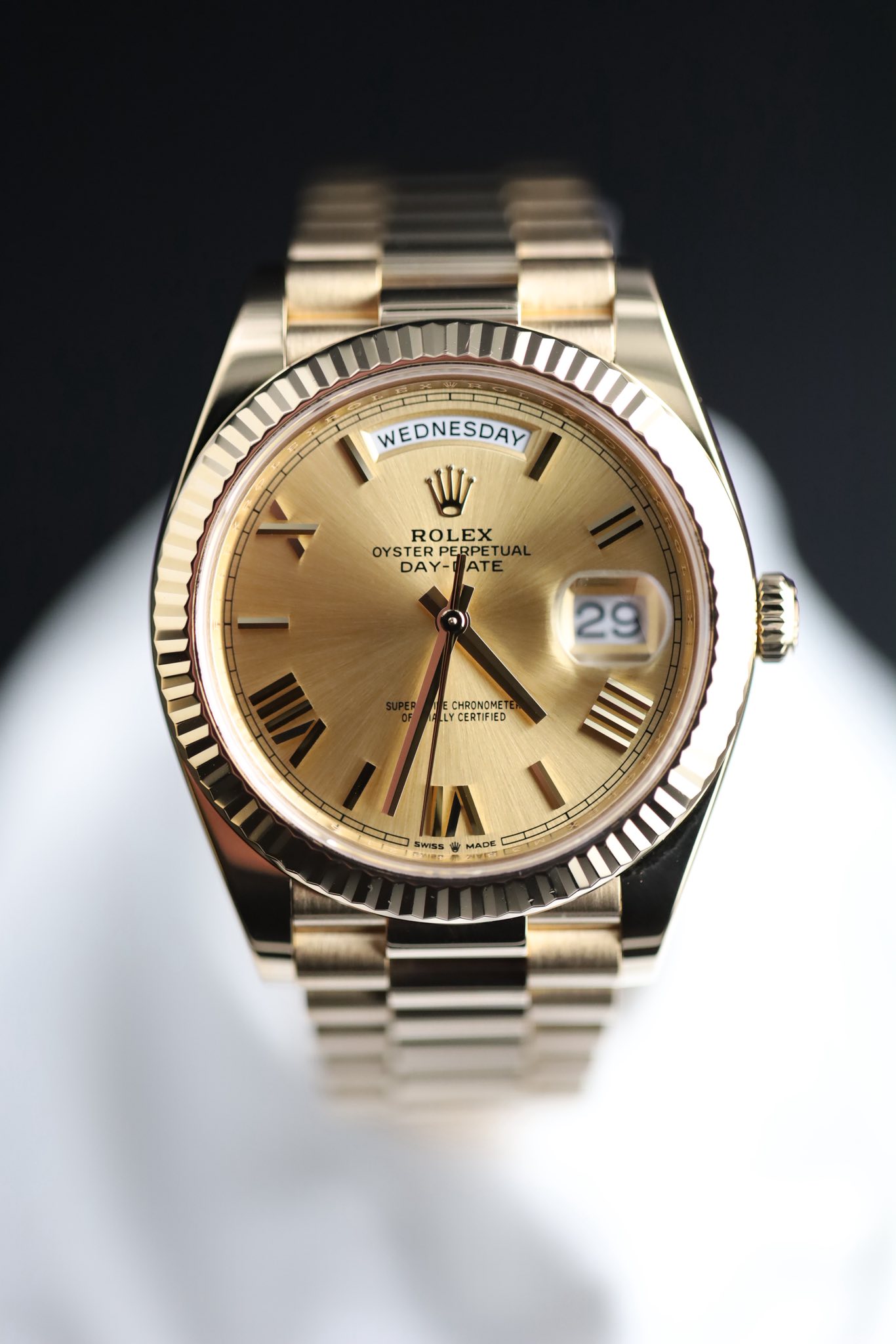 May be an image of wrist watch and text that says 'WEDNESDAY W ROLEX OYSTER PERPETU ERPETUA OYSTERPERPE PE DAY ATE 10ด้ 29 IIII BOMOMET BLY CERTIFIED SWISS IN MADE HA ぎ KADE'