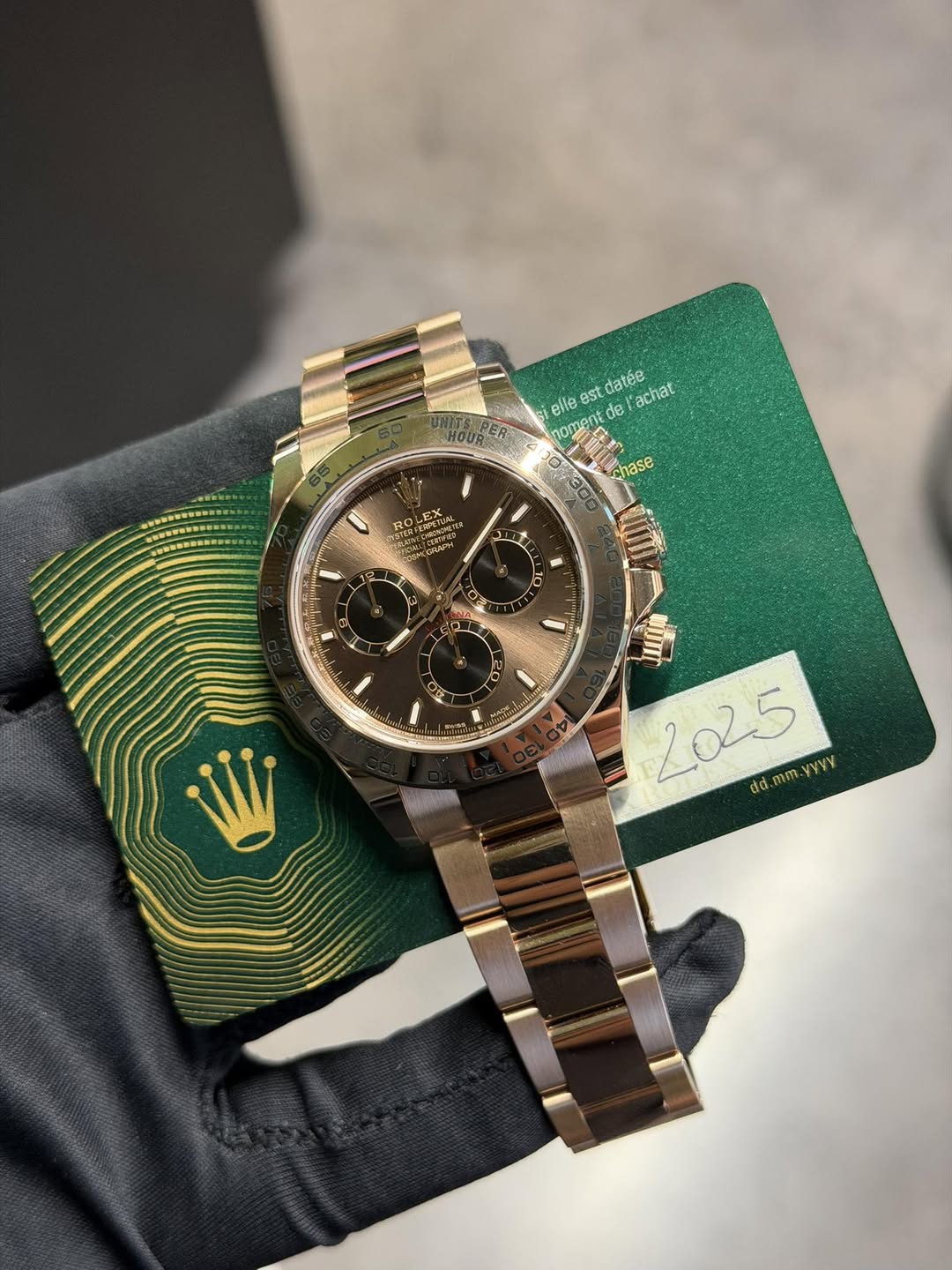 May be an image of wrist watch and text that says 'elle est datée achat noment de 2 chase 2O EX እኤው ل ලන්සි عني AE 2 品 2025 dd. ጥነጥ yyyy'