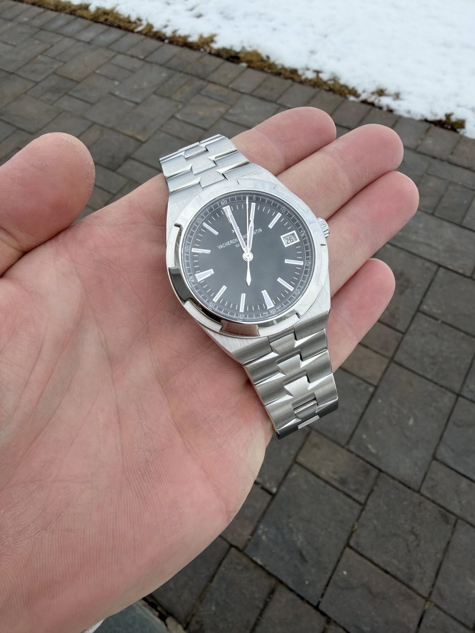 May be an image of wrist watch and text that says 'I ዊ NACHERO 127 6'