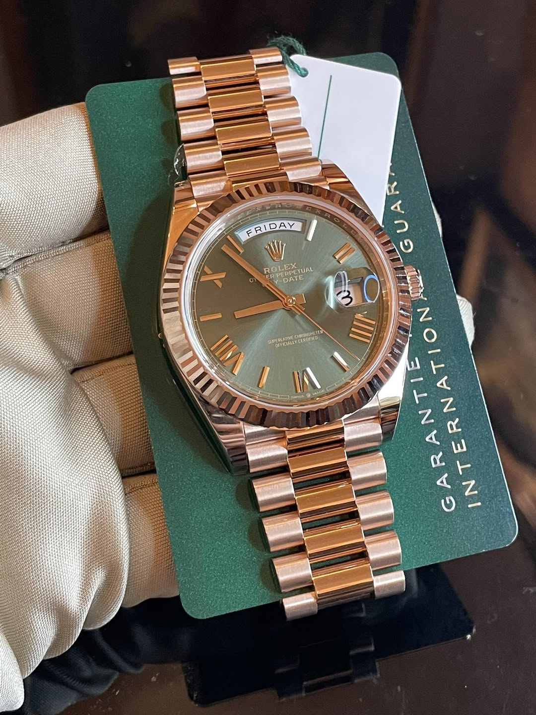 May be an image of wrist watch and text that says 'F FRIDAY DAY 22 ← ت A ก ၁ ٢ ROL EX UAI Il ERPIRPETU PERPE -DATE PERFTE CATE 3 โอท GARANTIENA N ARANTIE INTERNATIO X I WII I…