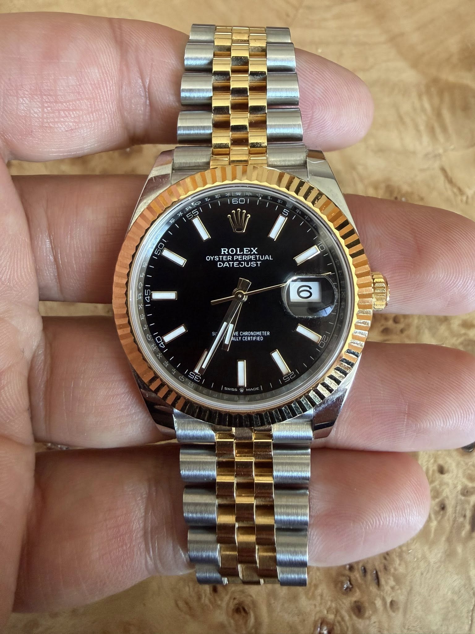 May be an image of wrist watch and text that says '60 10 ROLEX OYS OYST YSTERP RPERPE OYSTEROLEETUAL TRRETUAL TERPERPETUA ERPETU UA DATEJUST EJUST DAT DATE ف 6 n I CHRONOMETER…