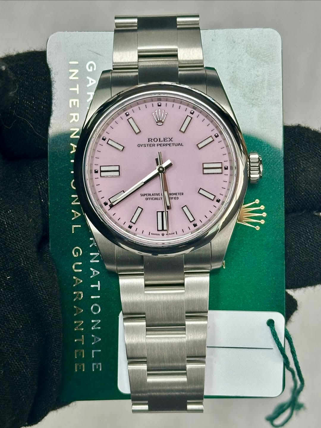 May be an image of wrist watch and text that says '3 ROLEX EX OYSTER OYSTERPERPETUAL G INTERNA N 人 ၁ GAN K H F I ٧۷٧ ۷ N שר NATION E SUPERLATIE OFFICIALLY NOMETER WπO 2 3 My'