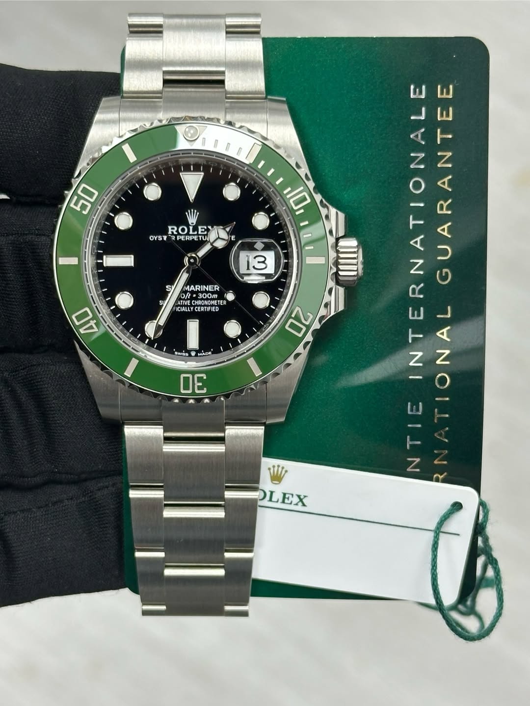 May be an image of wrist watch and text that says '50 ROL E OYST PERPETU TUI 10 13 s MARINER o =300m CERTIFIED 40 ขจอ 20 MADE® 모 30 INTERNATIONALE ONALGUARANTEE IONAL ERNATIONALE…