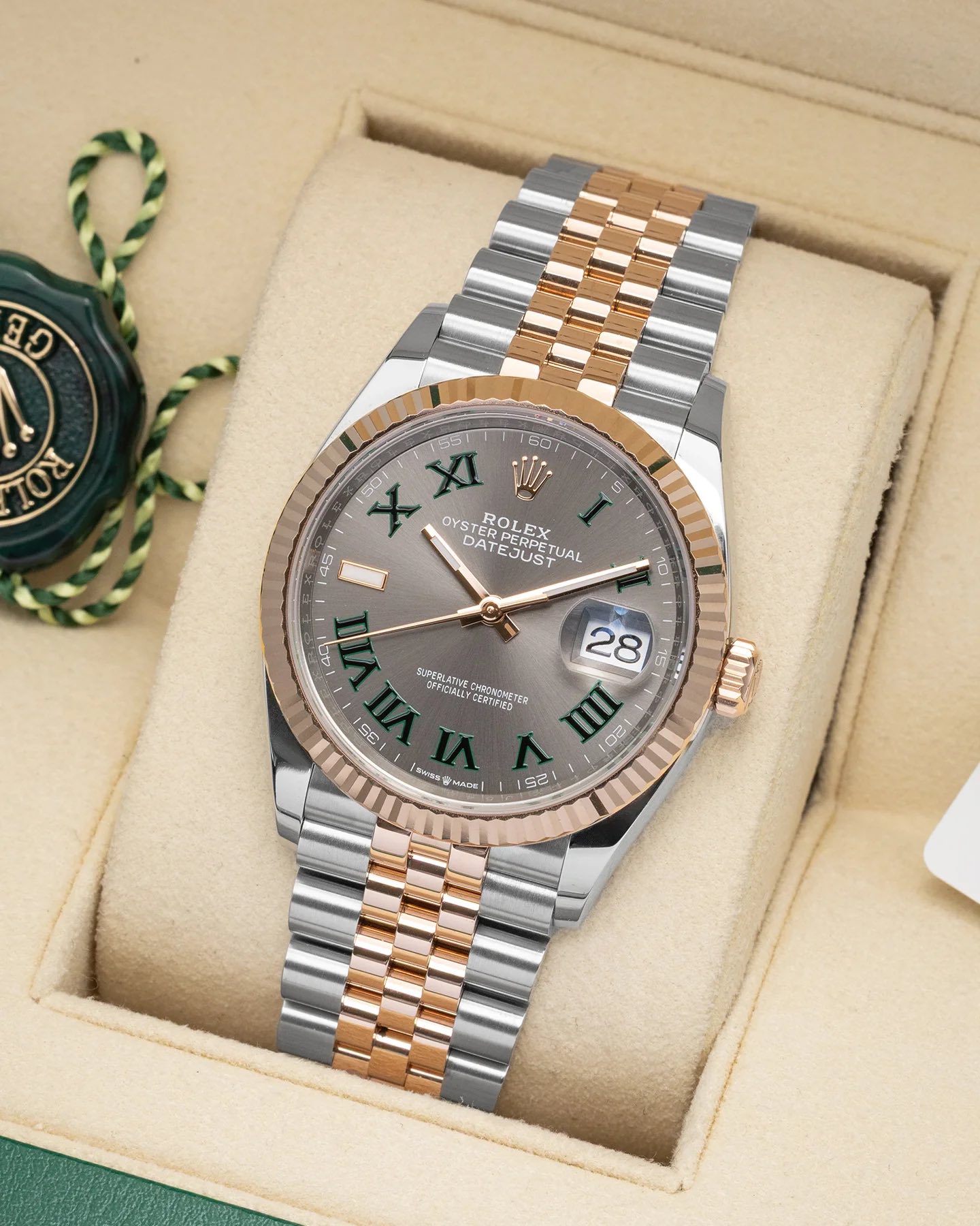 May be an image of wrist watch and text that says 'S 1601 X OYST XI زالا OYSTED ROLEX RO LEX DATEJUST PERPETUAL JUST DATE STERPERPET PERPET TUAL Se, es SUPERLATIVE REFSCIALAN 28…
