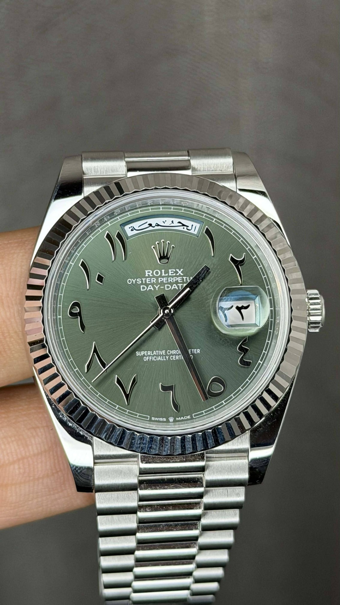 May be an image of wrist watch and text that says '١١ الحح W الجنمة ROLEX OYSTERPERPETU DAT OYSTER YSTERPERPE PERPET م DAY-DAT DAY ۳ ٣ 9 7 SUPERLATIVE SUPERLATIVECHROETER LATIVE…