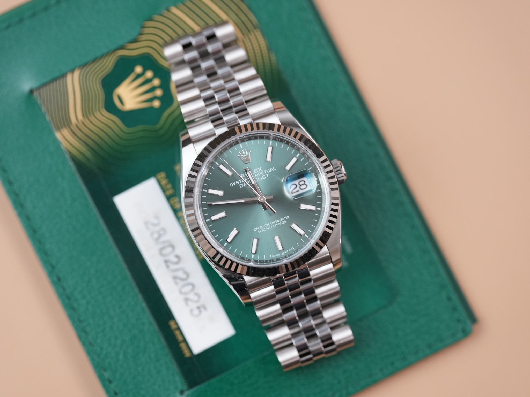 May be an image of wrist watch and text that says '28 it US UST ETUAL A UAL OYST DYSTLVR 28/02/2025 UII . at - اسده'