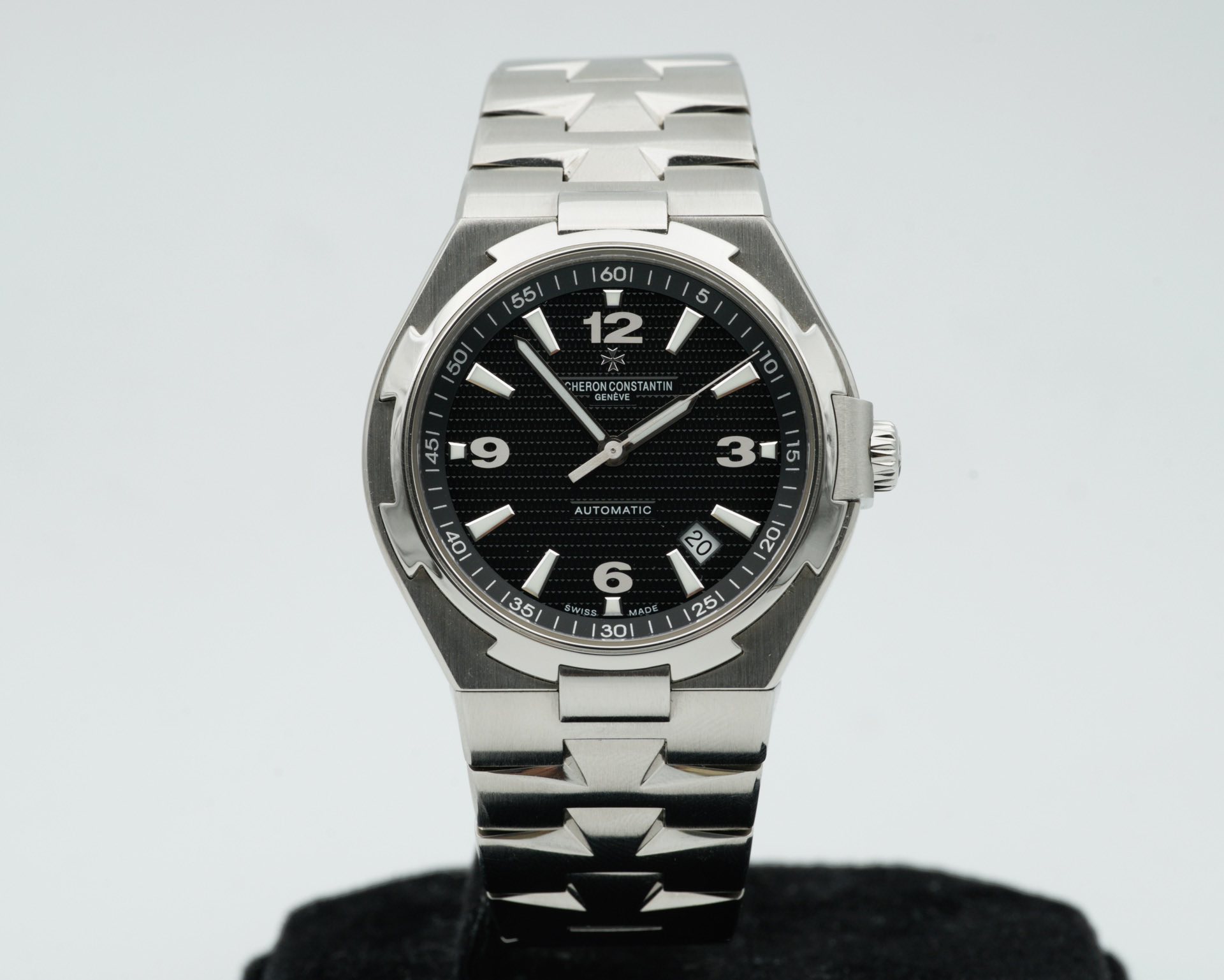 May be an image of wrist watch and text that says '50 O I 5 HERONCONSTANTI ERONCON AUTOMATI 40 20 20 O 001 len 35 ជ 6 30 o 25 21 92'