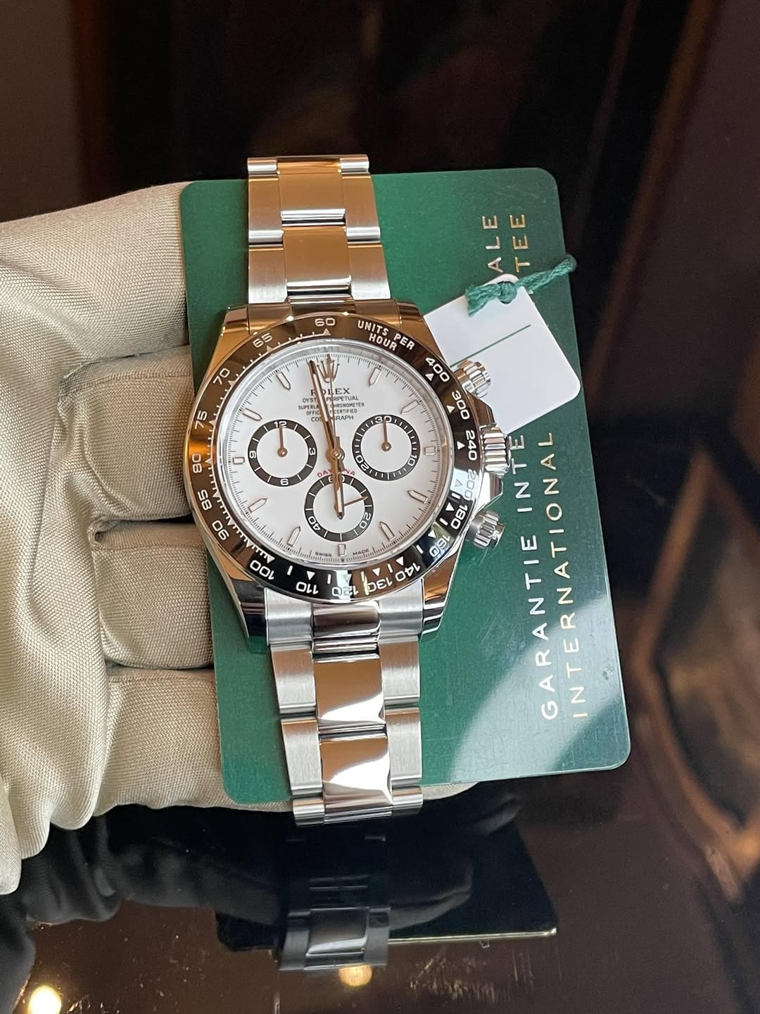 May be an image of wrist watch and text that says 'ما TEe 60 65 70 EX ORITER 75 ผ 0O1 80 85 90 A CO A 天 20 UNITS HOUR PER IN 290 DEL 마 A T W GARANTIE INTERNATIONAL AL 0'
