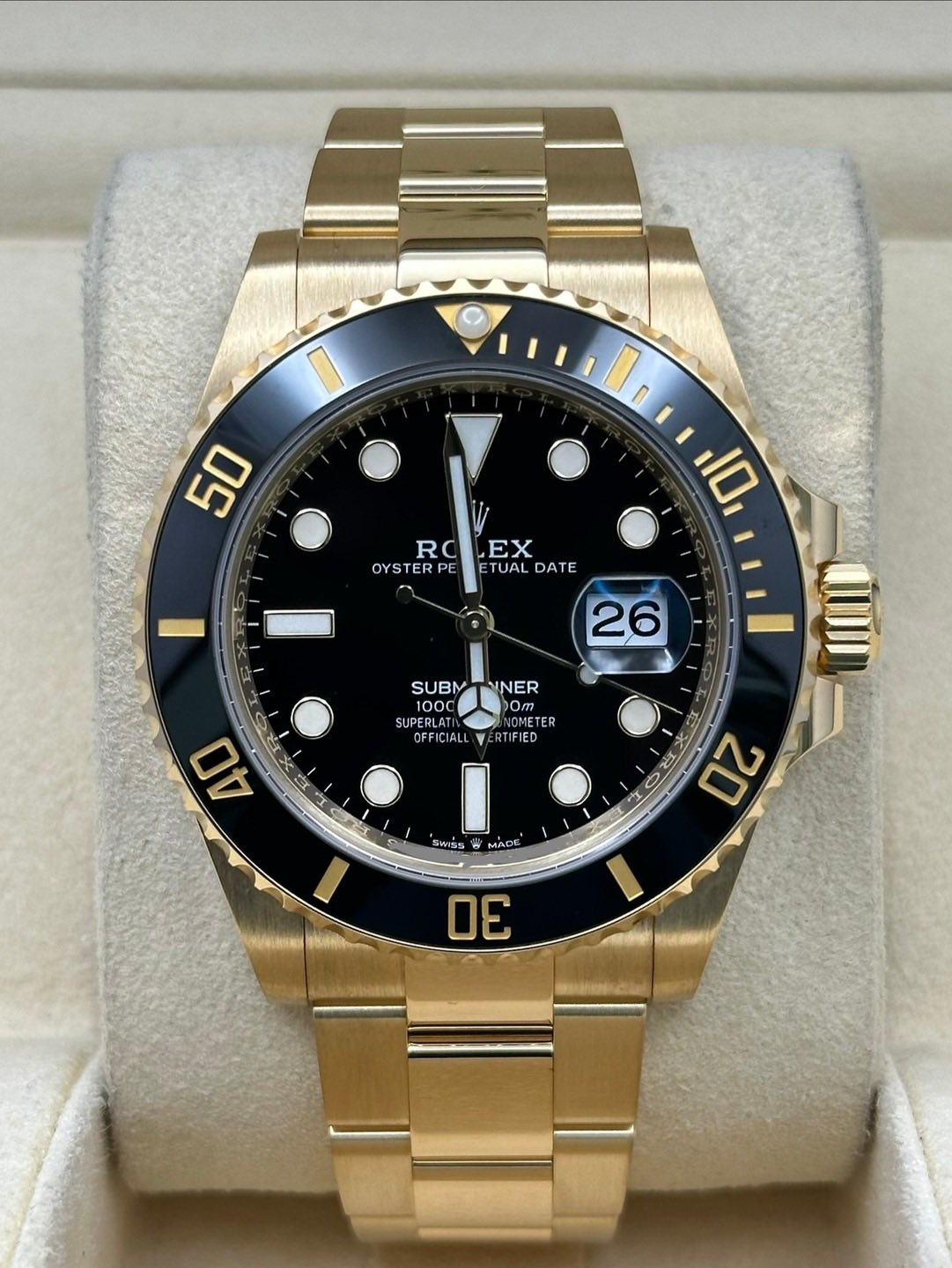 May be an image of wrist watch and text that says '50 ROLEX RO EX OYSTERPI TUAL OYSTERPEETUALDATE TUALDATE DATE 26 10 SUBM SUBMTNNER INER 1000 Om SUPERLAT TER OFFICIA FD I Swiss…