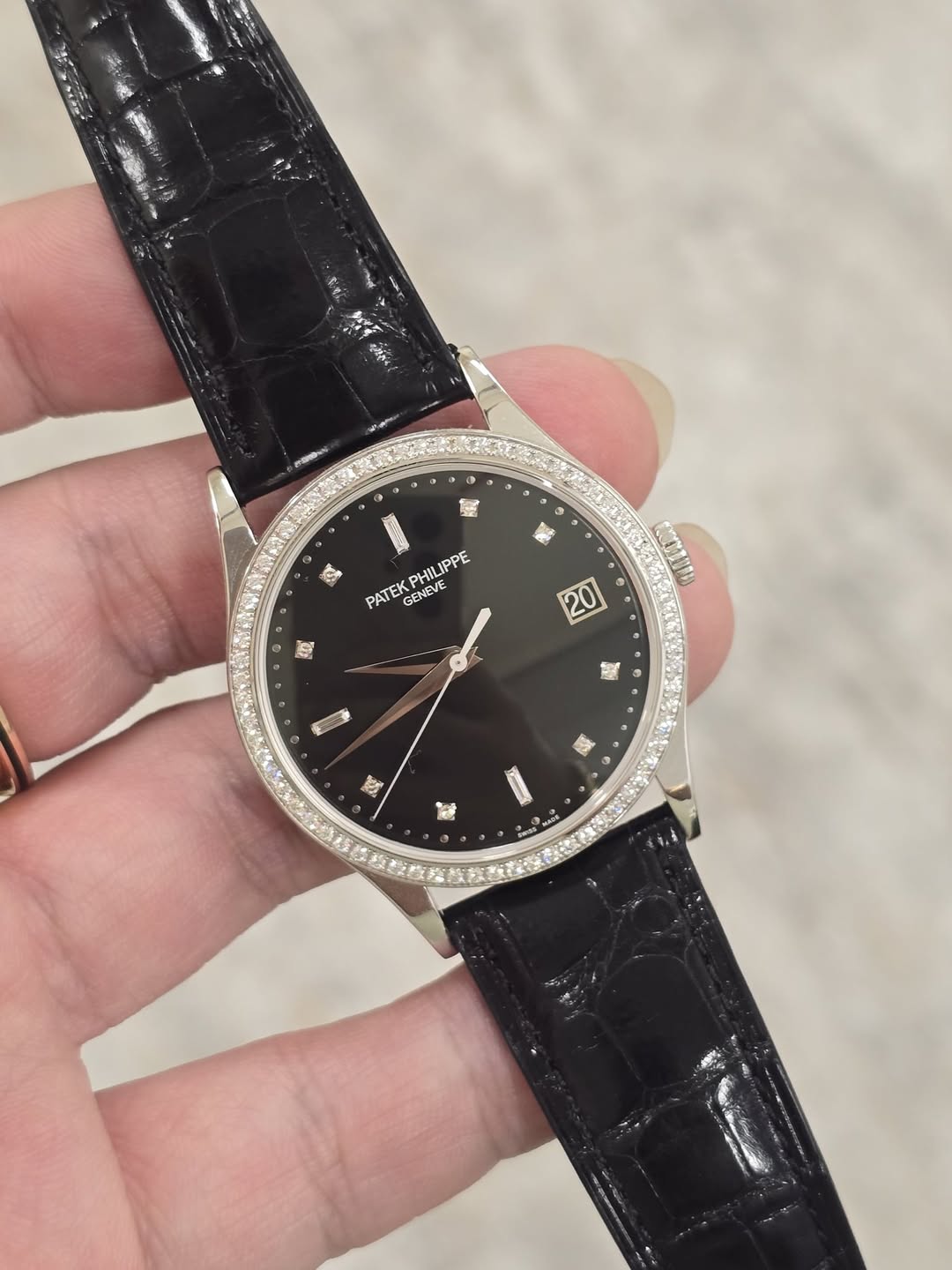 May be an image of wrist watch and text that says 'PR ن 時 3 له PATEK GENEVE ENEVE PHI PHILIPPE PATEKPHILIPPE IPPE 0 20 CCLUR 때토 酸 계종 Qu'