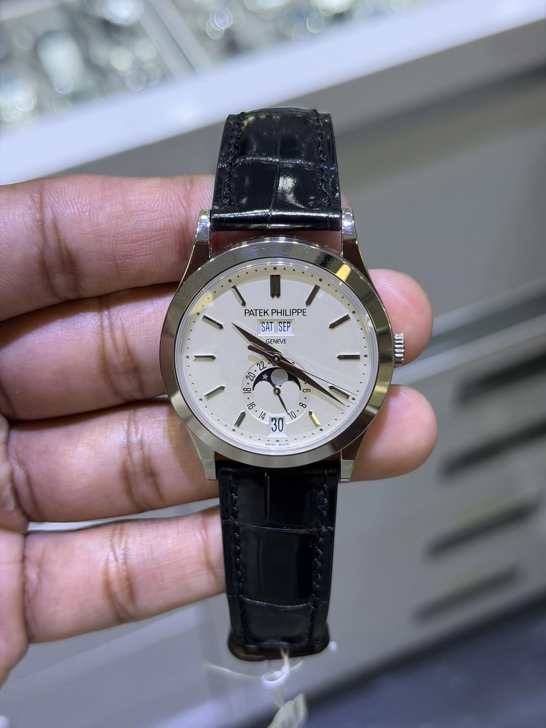 May be an image of wrist watch and text that says 'PATEK KPH PHILIPPE PATEKPHILIPPE HILI SATSEP SAT SEP GENEVE AATEDE 애 ဆ 國 2 S 30 30 2'