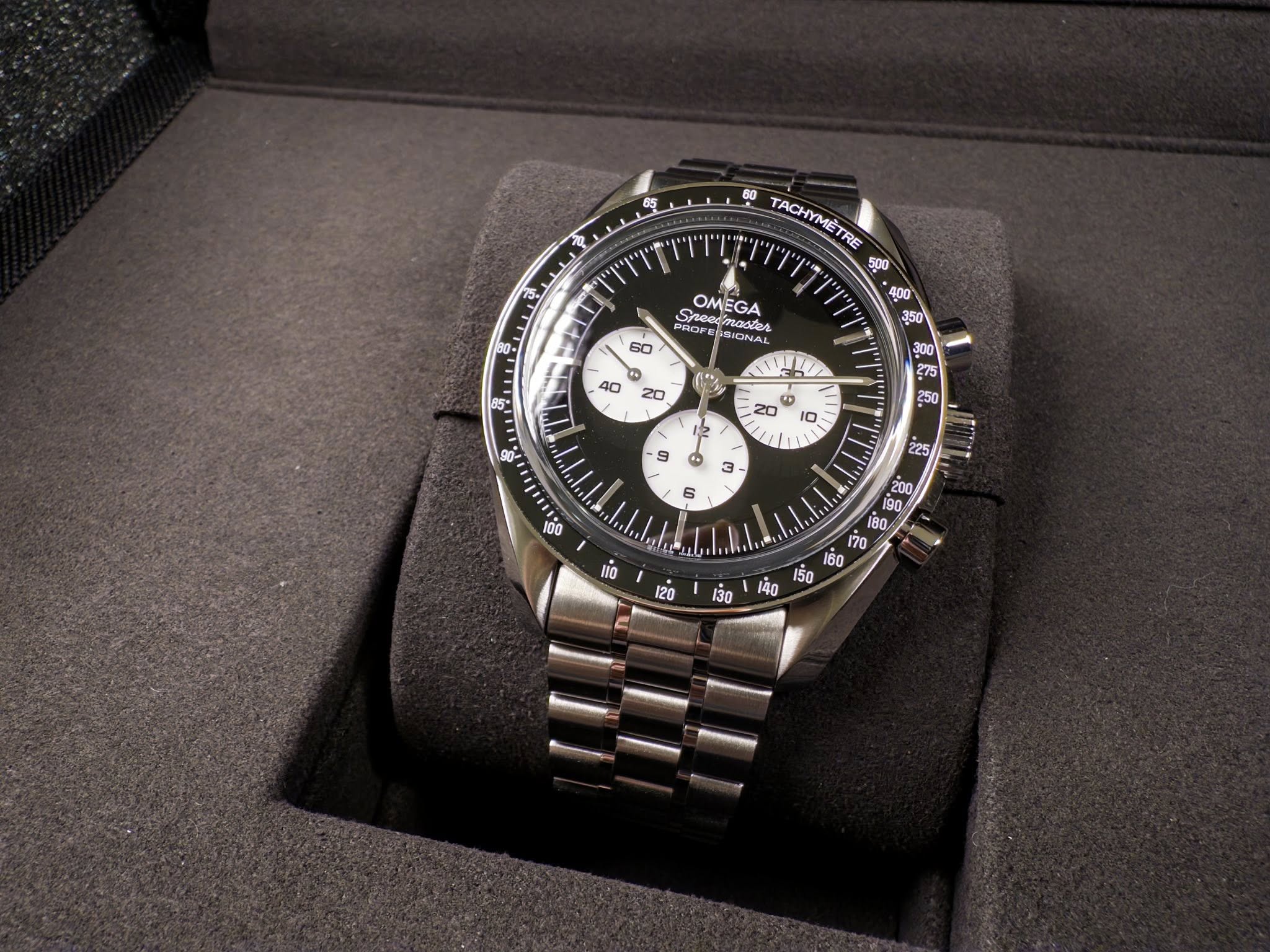 May be an image of wrist watch and text that says 'TACHYME TRE 500 PROFE Se POOFEASIONA Snea വേട്ിത OMEGA Cacedmaste EGA മമ nacл 60 400 35g $00 Ho / เริ '