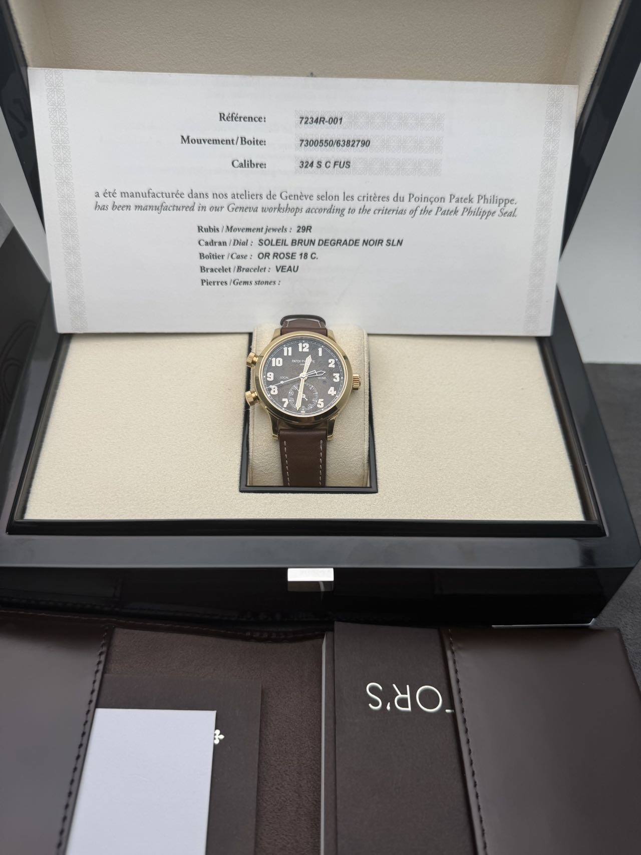 May be an image of wrist watch and text that says 'Référence: 7234R-001 Mouvement/ Boiter Calibre 7300550/ 324SCFUS été manufacturée dans nos ateliers de Genève selon les critère…