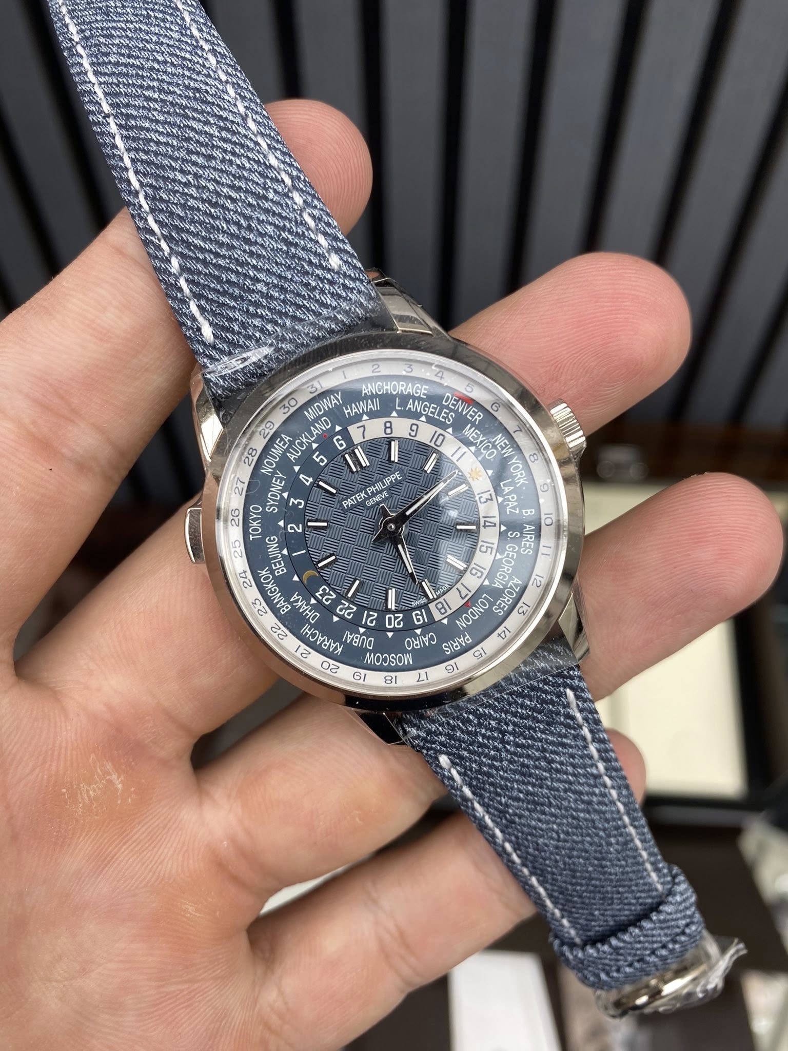 May be an image of wrist watch and text that says 'PHILIPPE PPE PATEX GENEVE 1I ANCHORAGE ANGEL DENVER 30 MIDWAY MIDWAY HAWAH 8 10 MEXICO NEW 60 NOUMEA AUCKLAND 6 แ้ส ๑2 OANO…