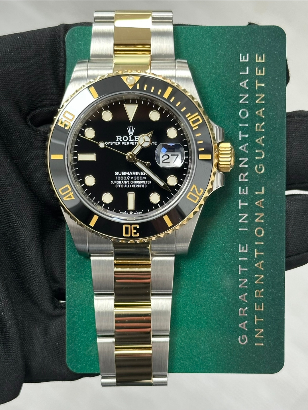 May be an image of wrist watch and text that says '50 ROI OYSTER PERPET TE 27 SUBMARINE SUPESLATNE o CHRONOMETER 500m OFFICIALLY OFFICIALLYCERTIFIED CERTIFIED 40 MAE ADE 30 10 20…
