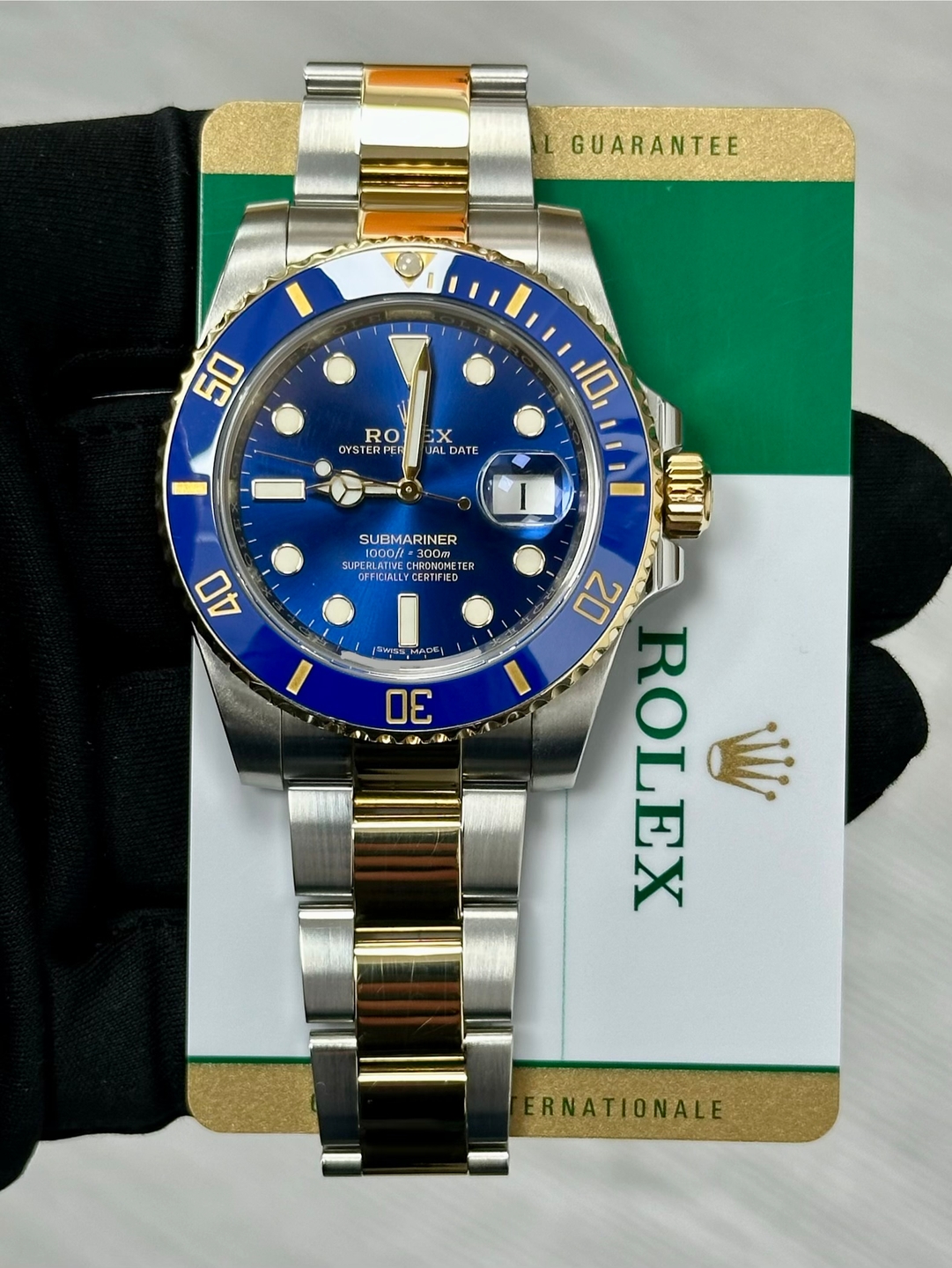 May be an image of wrist watch and text that says 'GUARANTEE 50 RO O OYSTERP 10 X JAL ALDATE DATE SUBMARINER 1000/t 00/1300m S0O noPHET TE BERLATIME OFFICIMALLY CERTIFIEL IBI 40 I…