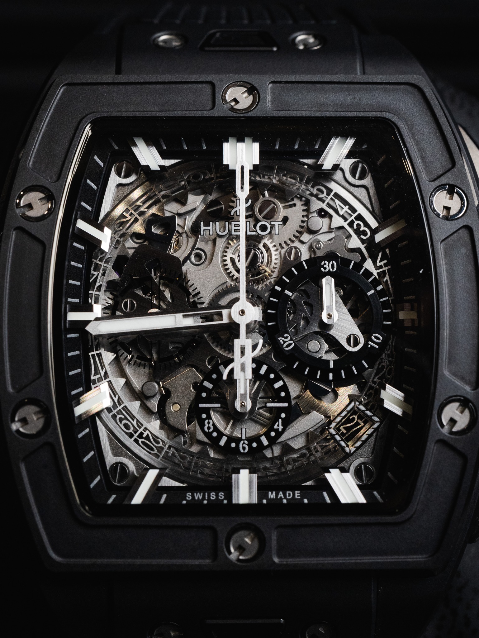 May be an image of wrist watch and text that says 'HUELOT LOT HUE ਮਤੀਲ က 20 SwiSS d MADE'