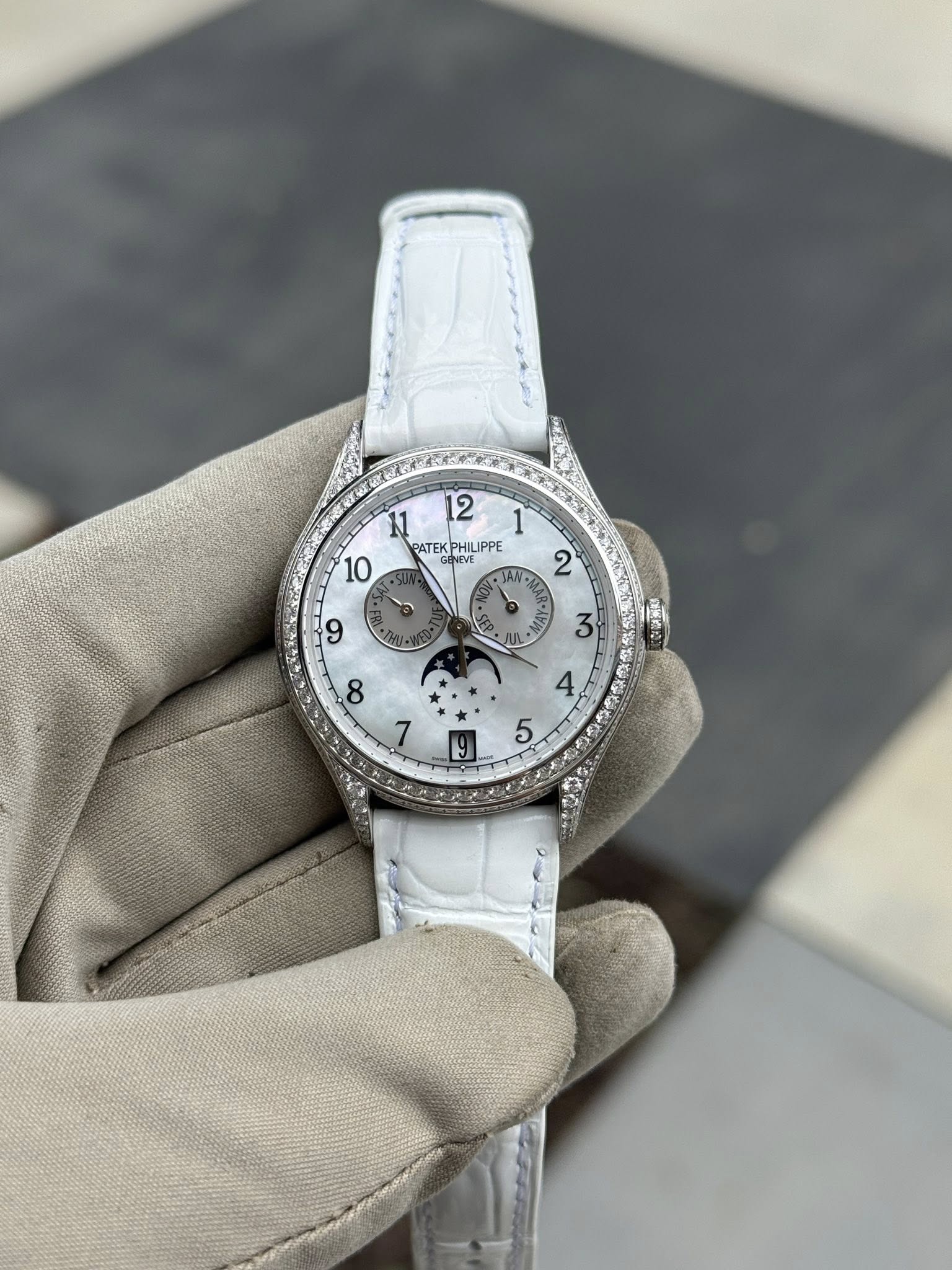 May be an image of wrist watch and text that says ' PATEK ATEKPHILIPPE PHIL LIPPE GENEVE NIEV 2 M 9 ه 1M M * '
