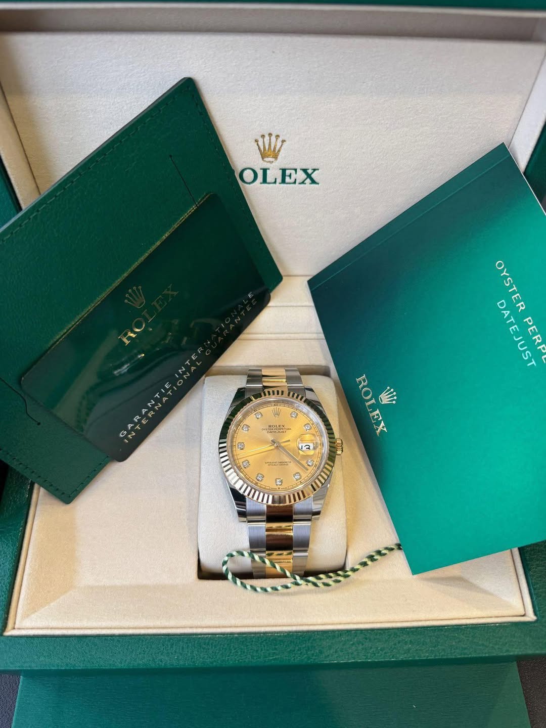 May be an image of wrist watch and text that says 'W OLEX NUU JMI OKSTES OYSTER DATEJUST EJUST PERP ب + bl 4 ROLEX EX W ការរត 3 E 福 3 천3 棉 د 4'