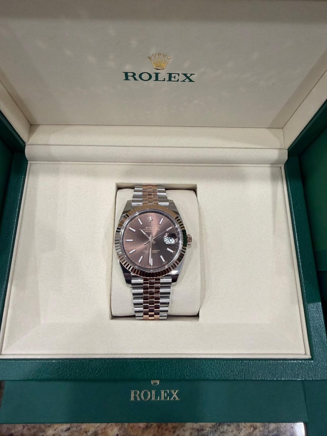 May be an image of wrist watch and text that says 'ROLEX Σ0 ROLEX'