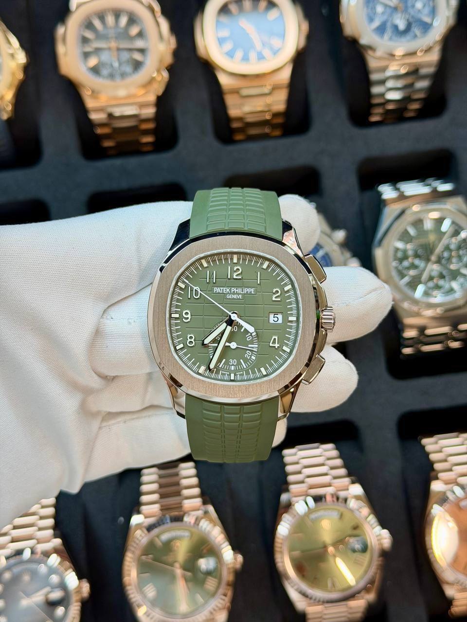 May be an image of wrist watch and text that says '11 12 10 PATEK PATEKPHILIPPE PATEKPH PHILIPPE GINEVE GENEVE 9 ግ 0F له ባ សុ ن ششا 3 30 30 Jnl ব የሞቶ denfe'