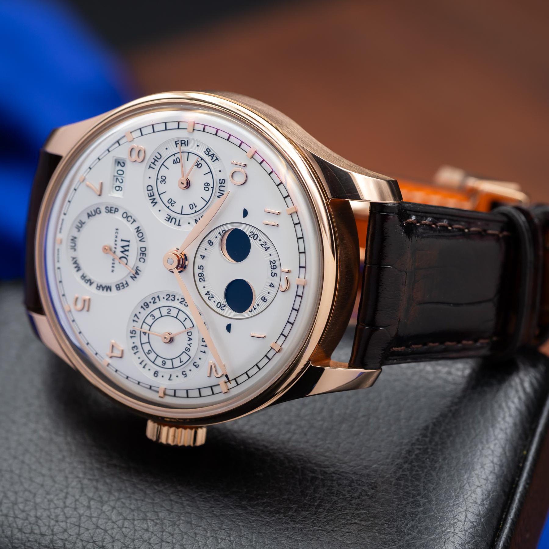 May be an image of wrist watch and text that says 'SAY ن 0 ns II FRI 22/25 ه THU 40 30 WED 순 00 V WED AUG SEP OCT TUE ٨۸ JUN NOV 3 E DEC HdV MAW BE4 복 NaT UI ه وين .O0 30 و へ 3.…