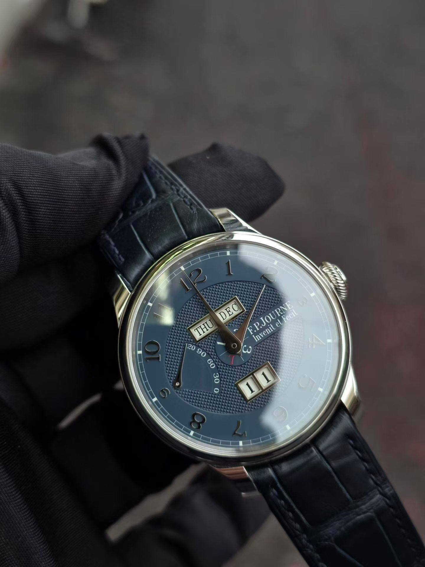 May be an image of wrist watch and text that says 'DEO THU .P.JOURNI te elfecil el recit Invenit 120 90 وی 60 30 Ο'