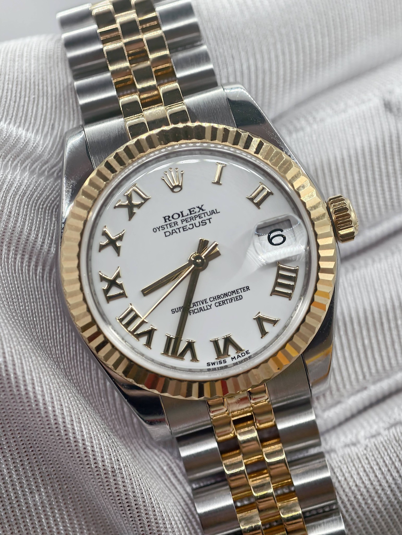 May be an image of wrist watch and text that says 'I n ن O XI - ز ROPERPETUAL ROL ROLEX PERPETUAL EX X OYSTE DATEJUST DAT IX E SUP FICIALLY VIIII ATIVE CHRONOMETER CERTIFIED S…