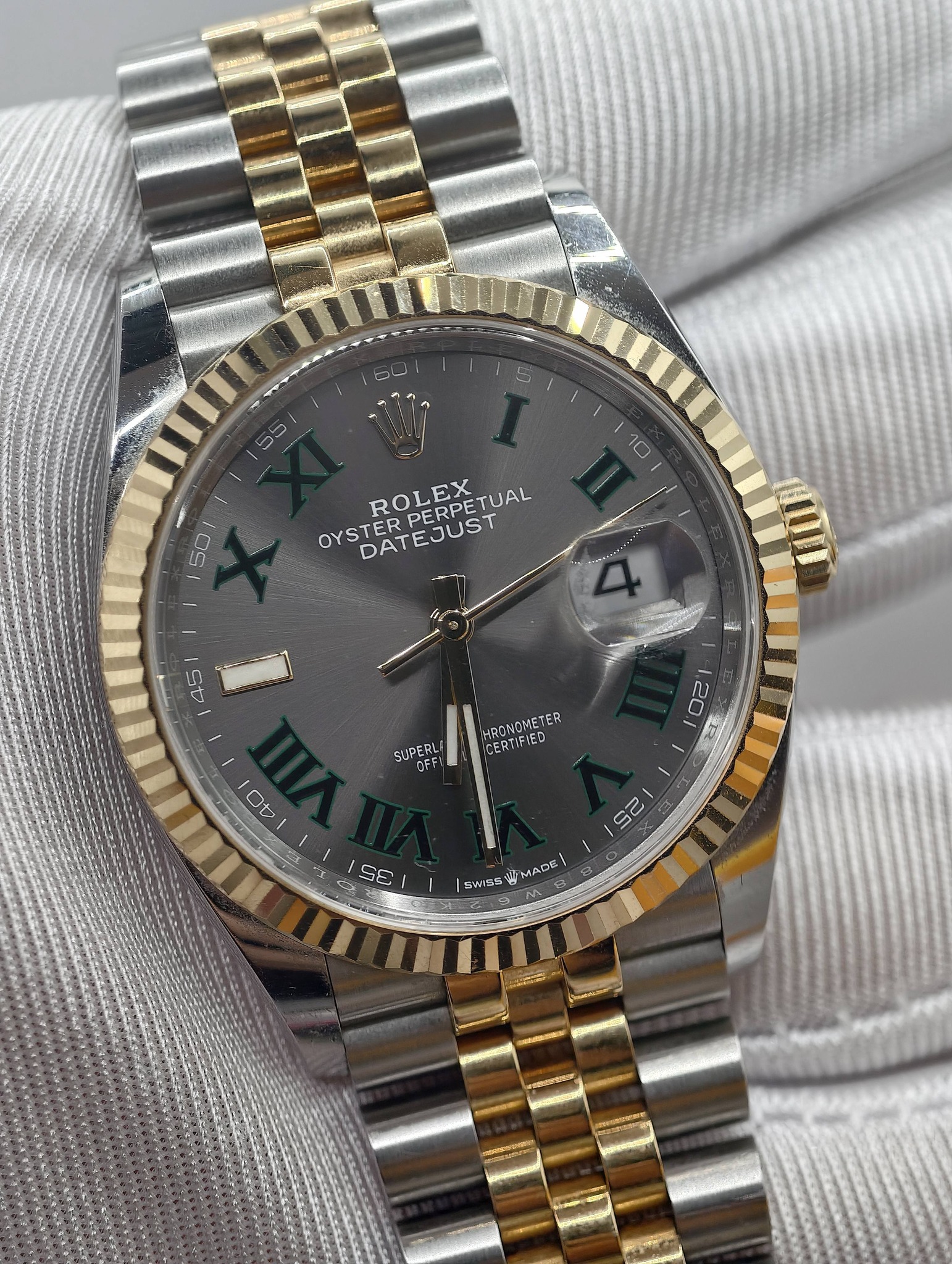 May be an image of wrist watch and text that says '်ကည် 55 ١ 50 10 Meeo ROLEXTUAL ROI ROLEX DERPETUAL EX OYSTER DAT DATEJUST PERPETUA TUAL الر 4 45 သိ် SUPERL OFF NRONOMETER…
