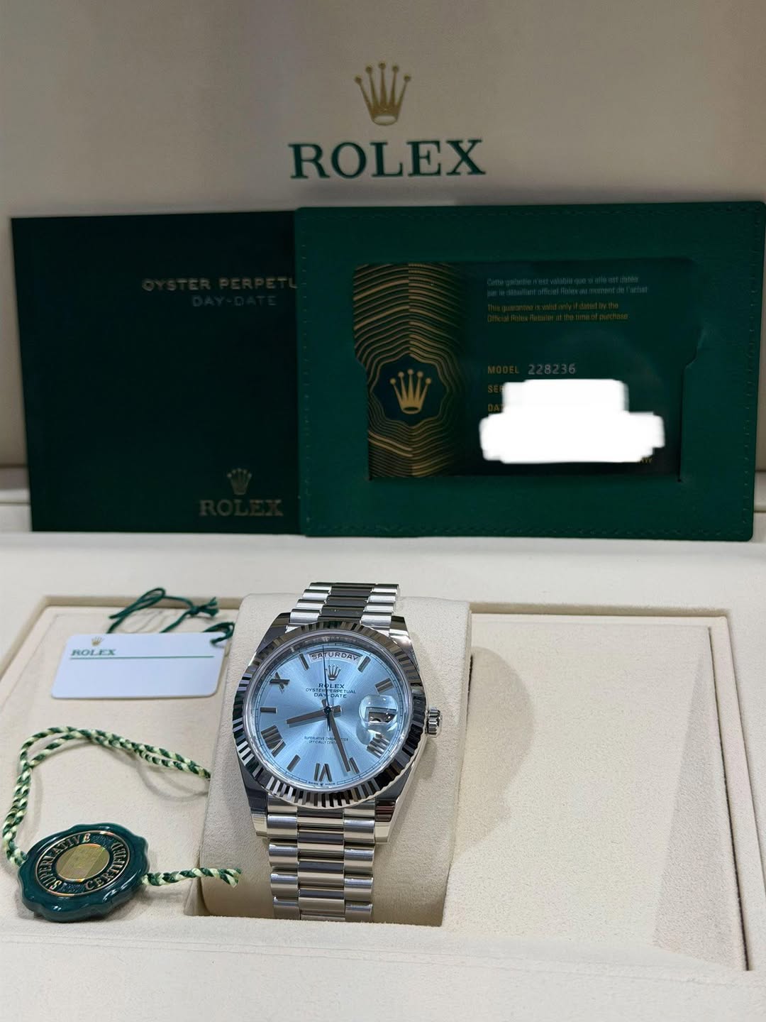 May be an image of wrist watch and text that says 'ROLEX ッ ROLEX ค UASE IU አርንኤ V MU'