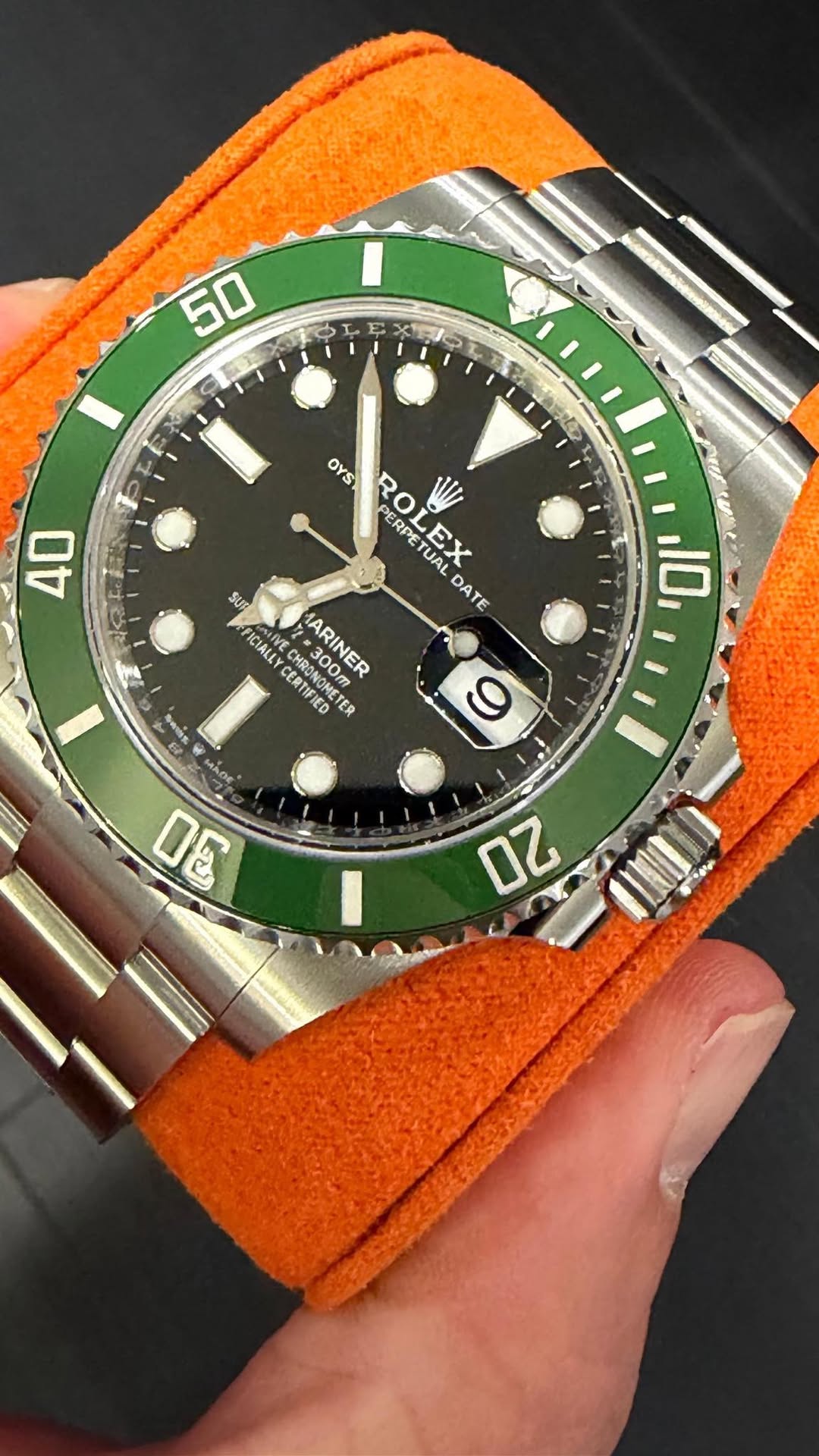 May be an image of wrist watch and text that says '50 9 X 4O R جب OYS RO PERPE PERPETUAL ROLEX ROEY TUAL LEX SUR DATE FICIALLY 2=300 2O0 FICIANE HATIVE 友 CEOH CERTIFELTER CHRAO…