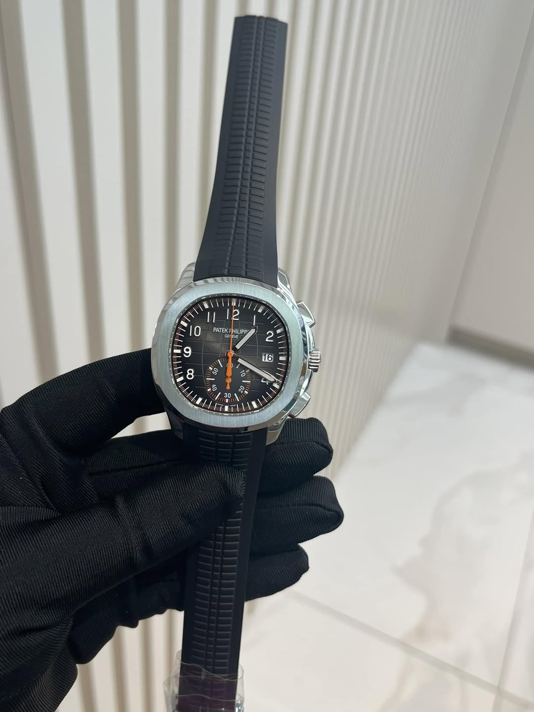 May be an image of wrist watch and text that says '量 1 10 2 PATEK BATEKPHLP HLP HUP Di D 9 2 8 S 16 8 ๔ E0 18 ه H ن E ና'