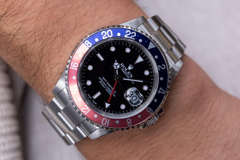 May be an image of wrist watch and text that says ' SUP ROLEX ERPET PERPE W OFFICIALLY ФA UPERLATIVE ARLA URBLAT GMT GMT-MASTE MASTE CHRONT ERTIN CERTIR cyoKo ع 7o ΛΑΟ 12 30…