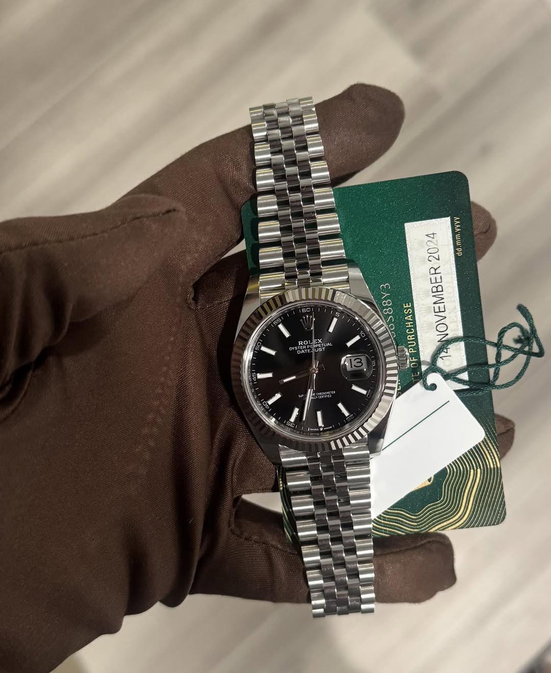 May be an image of wrist watch and text that says '日立 2024 ud.m.yww4 S88Y3 PURCHASE NOVEMBER DF D 1۱ 2'