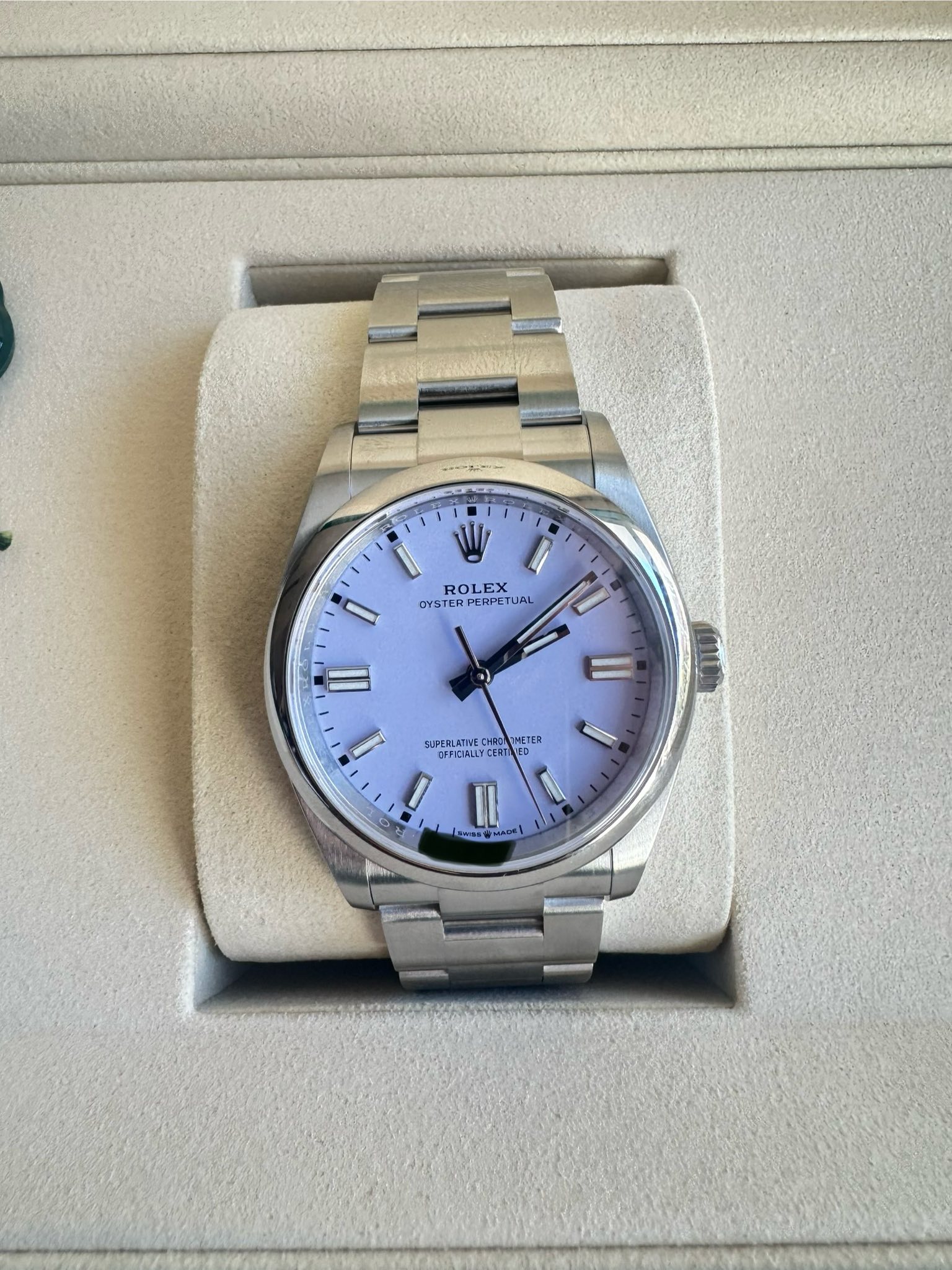 May be an image of wrist watch and text that says '- ل۳ ROLEX TLA OYSTER OYSTERPER ER PERPETUAL OYSTERPERPETUAL ERP 微 SUTGEFICIALL GFFICIALLY CERTA ERTIE TAVED SUPERLATIE NETER…