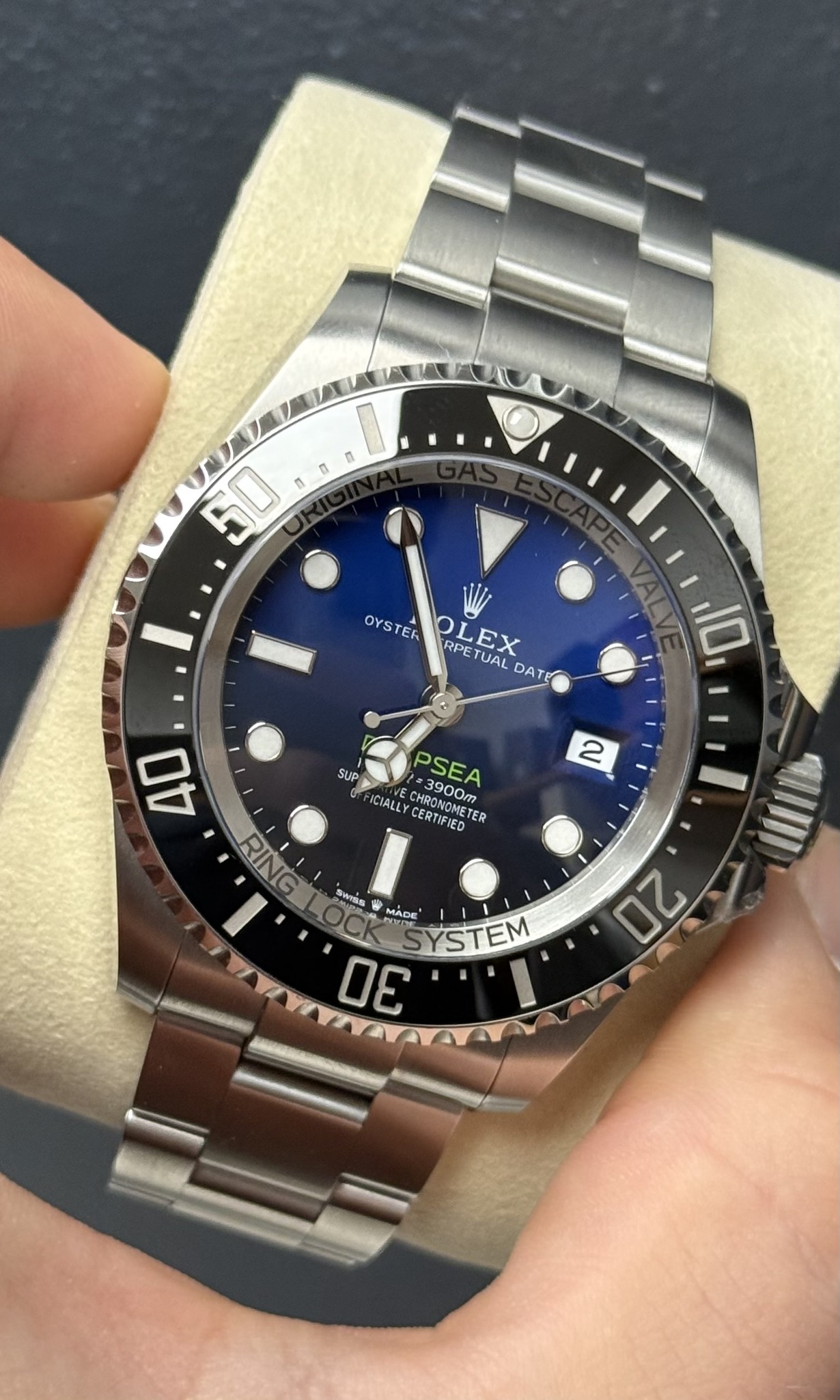 May be an image of wrist watch and text that says 'ㅁ1 50 ที n 0 0ี OYSTER OLE OLEX YSTEOLEX L RPE EX UAL DAT 10 2 SUP PSEA ICIALLY TIVE HDANANSTE 3900 CERTIFIED CHRONOMETE ER 40…