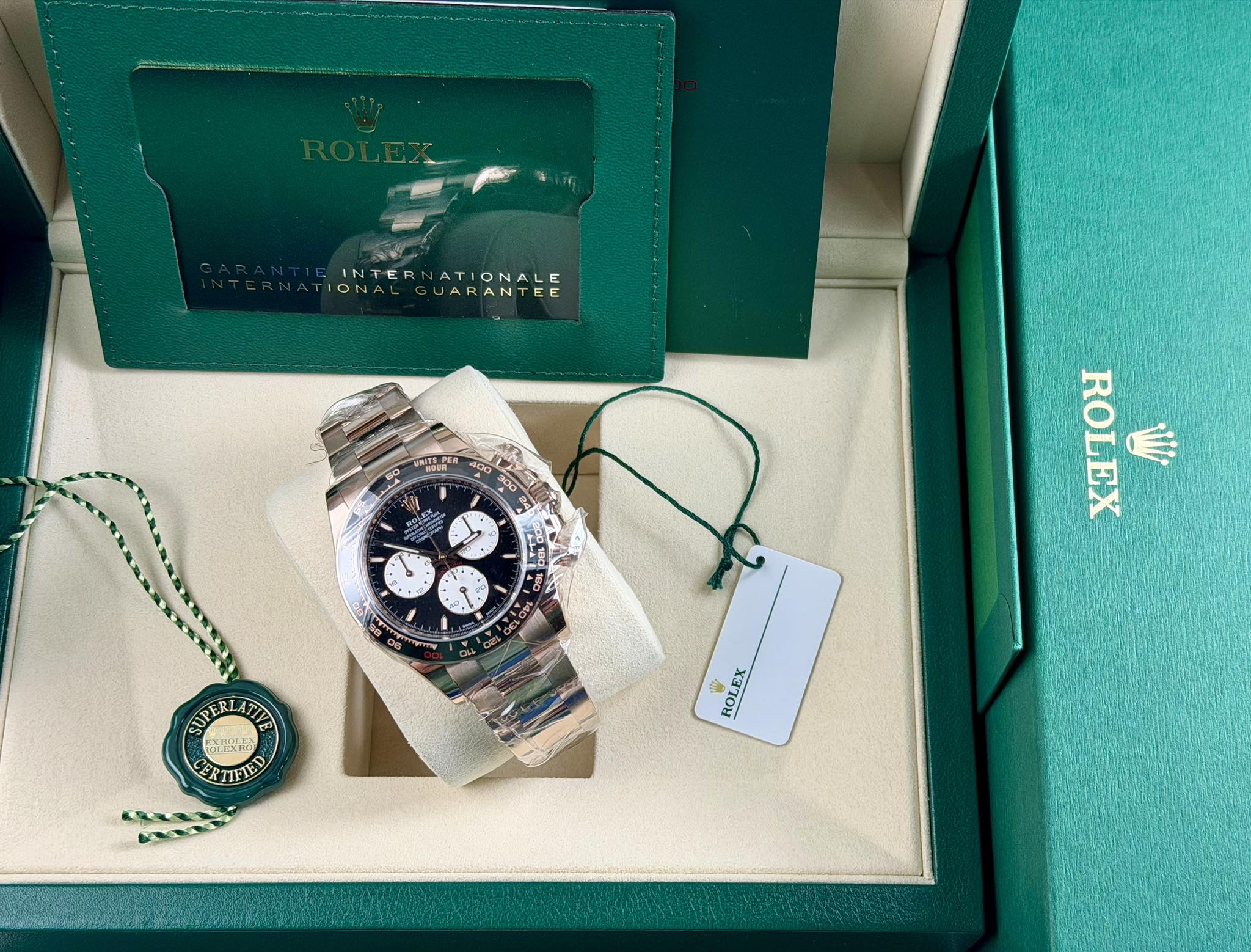 May be an image of lace, fragrance, napkin ring and text that says 'ATIONALE IONAL INTERNATIONALE INTER UARANTEE UARA TE EUPCA 0 αα . ROLEX W SUPER! SUPERLATIP ERTIFIED TIFTED αβ¦