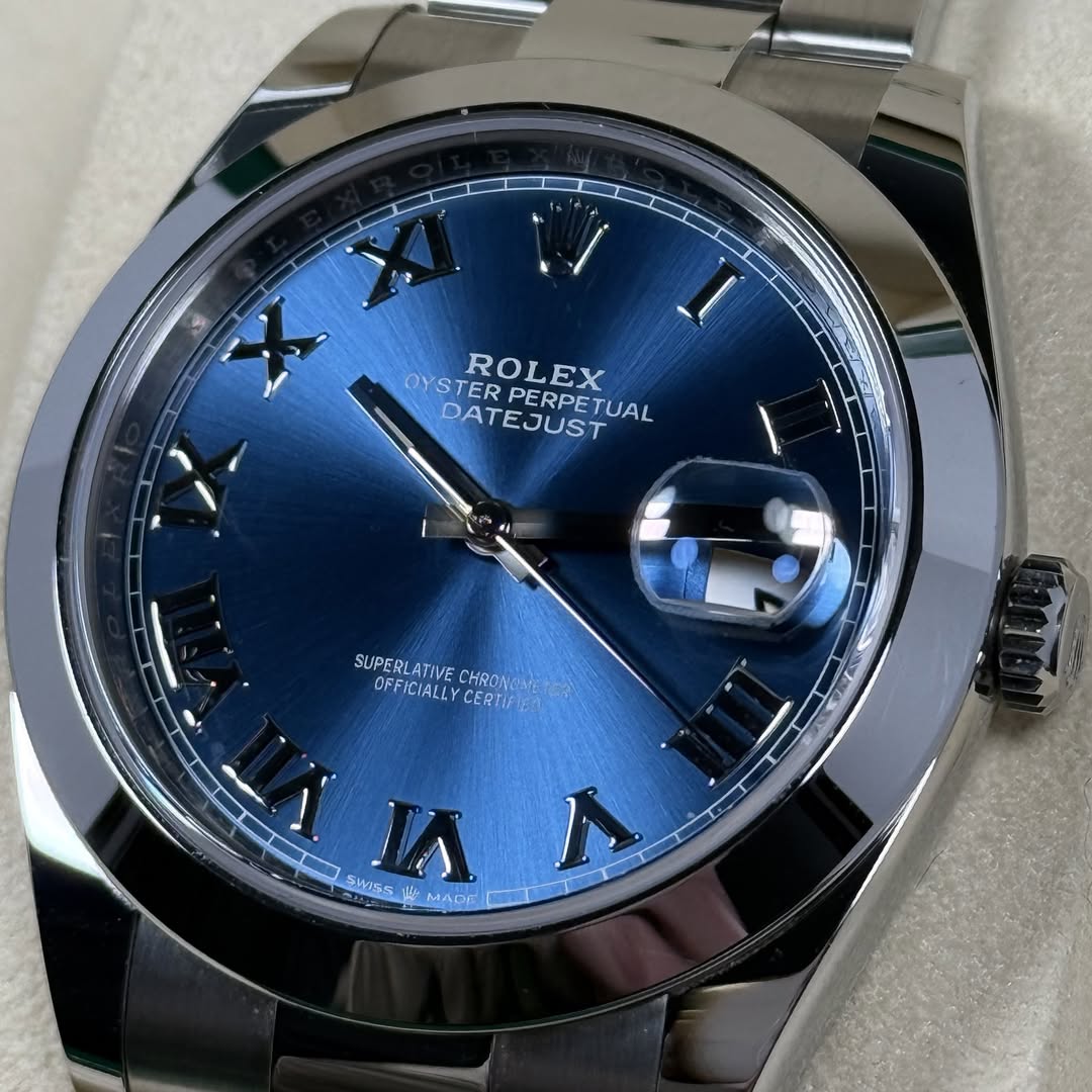 May be an image of wrist watch and text that says 'OYSTER ROLEX PERPE DATEJUST OYSTERPERPET OYSTERPERPETUAL TUAL SUPERLATIVE OFFICIALLY SUPERLATIVECHRON. CHRONG PICTALLYCERTI…