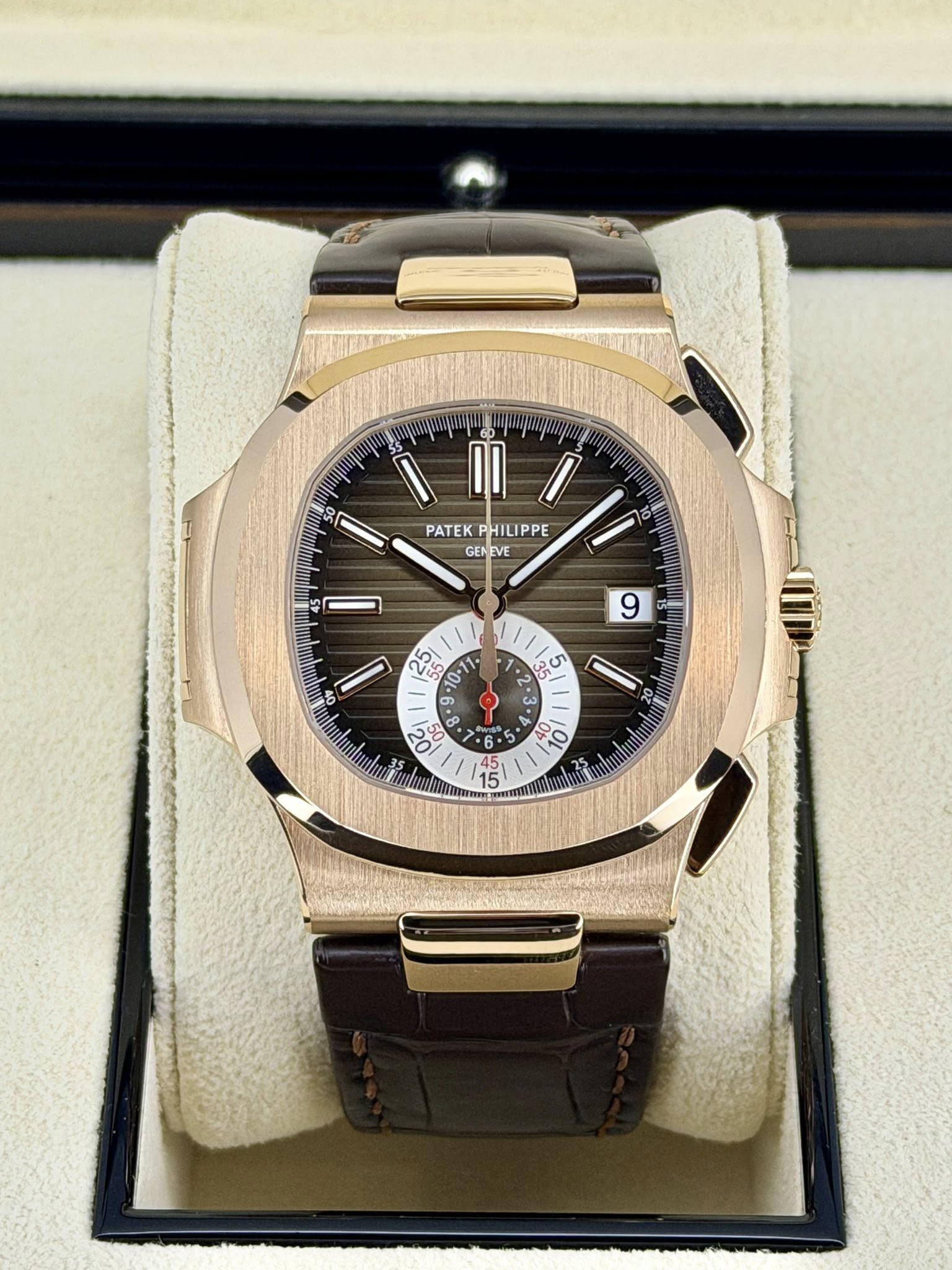 May be an image of wrist watch and text that says 'S5 φaи PATEK PHILIPPE PPE GEN GENEVE EVE 45 9 0V 251 10・ C O • C P • س ب 0 10l u ගිලි'
