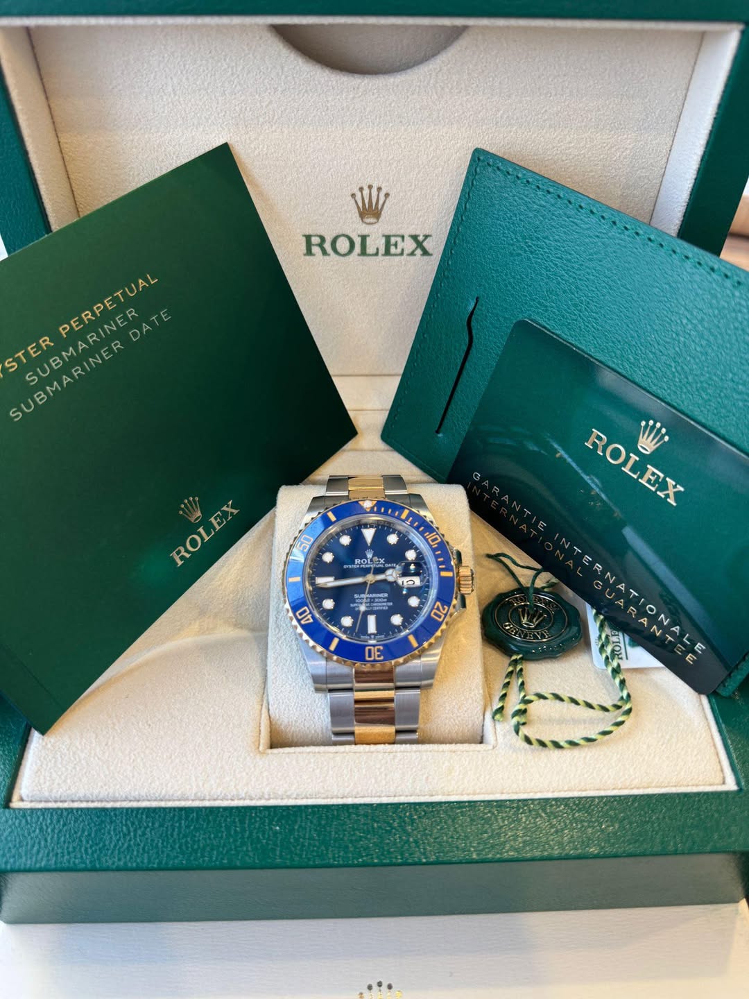 May be an image of wrist watch and text that says 'ROLEX Cлe SUBMARINER PERPETUAL TERPERPETUAL RINER STER SUBMARINERDATE SUBMARI 。 ROLEX EL 50 10, EPLEX 10 サ午ー30ー 40 02 ROLEX W…