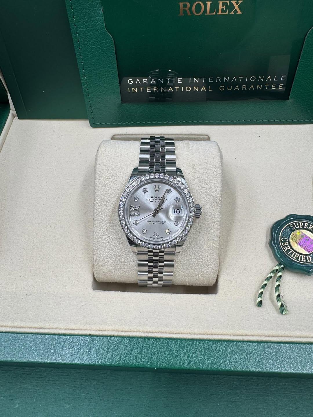 May be an image of wrist watch and text that says 'OLEX GARANTIE GARANTIEINTERNATIONALE TIE INTERNATIONALE GARA ABANTEE INTERNATIONALGUARANTEE TEE INTER INTERNATIONAL ATIONAL…