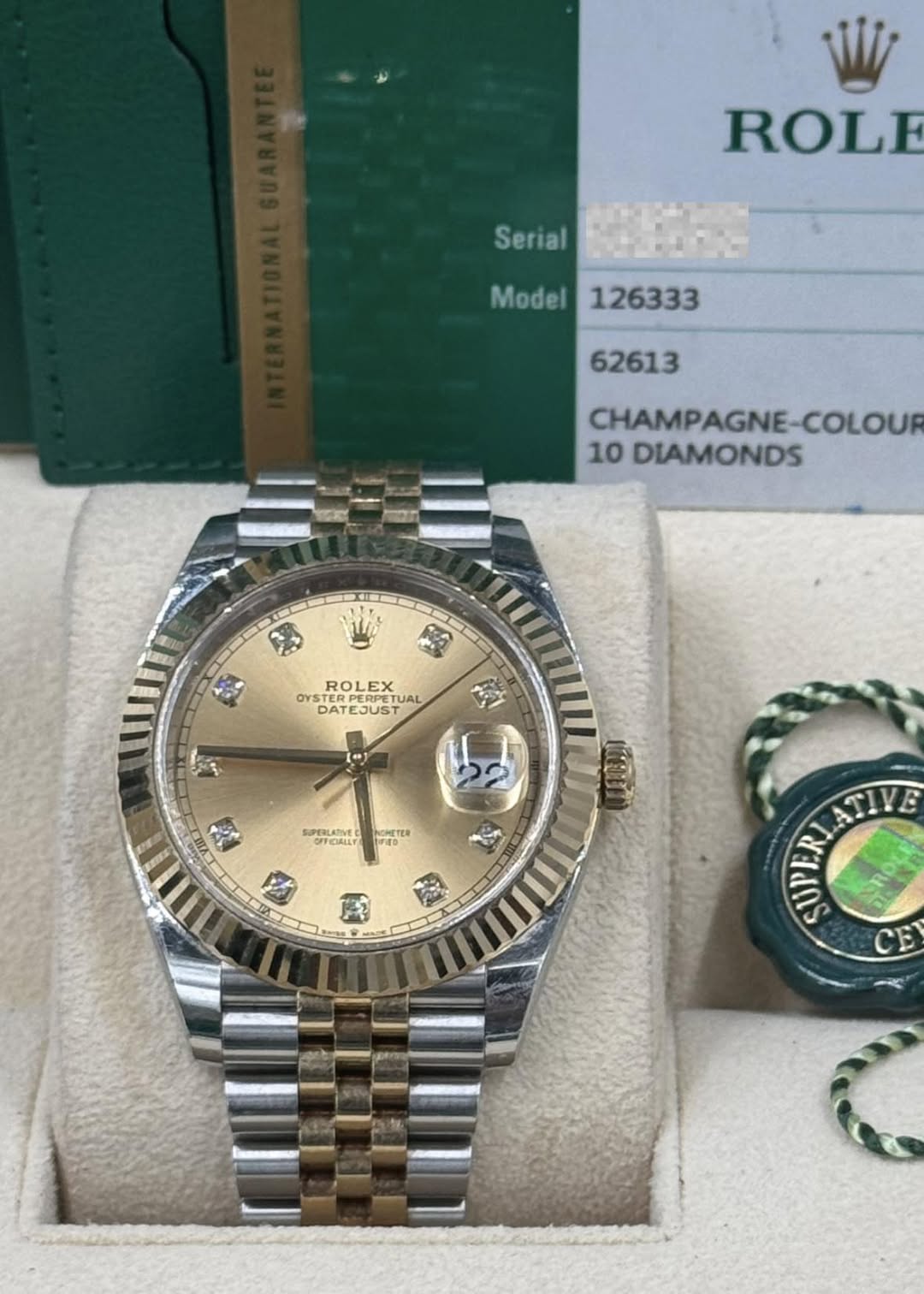 May be an image of wrist watch and text that says 'ROLE Serial Model Model126333 CHAMPAGNE-COLOU 10 DIAMONDS 湯 ROLEX EA UAL OYS DYSTER PERPETUA DAT ATEJUST PERPETUAL JUST i .ክ ACA…