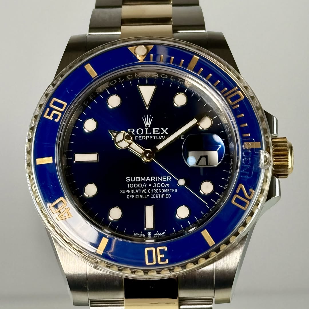 May be an image of wrist watch and text that says 'ই 50 RO ROLEX EX PERPETUA UAI PERPE መለ SUBMARINER 1000ft 300m SUPERLATIVE HRONOMETE ER DFFICIALLY CERT OFFICIALLYCERTIFIED CER…