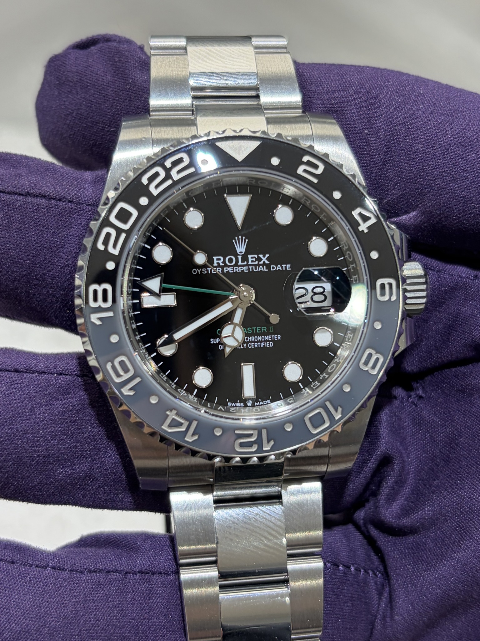 May be an image of wrist watch and text that says '2 E C 4 22 20 AU 18 ROLEX OY STER PERPETUAL STERPERPETUALDATE TUAL DATE 8 SUP 6 αιο CHRONGMETER YCERTIFIED YCERT 16 ት 14 8 MADE…